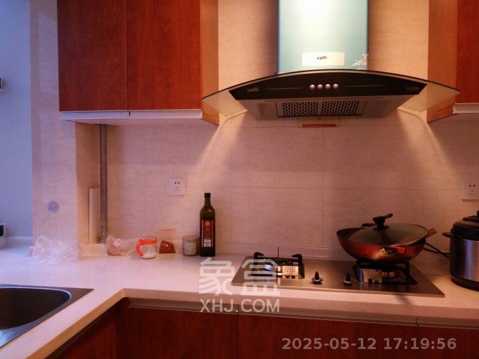 阳光100三期  3室2厅2卫   2800.00元/月室内图