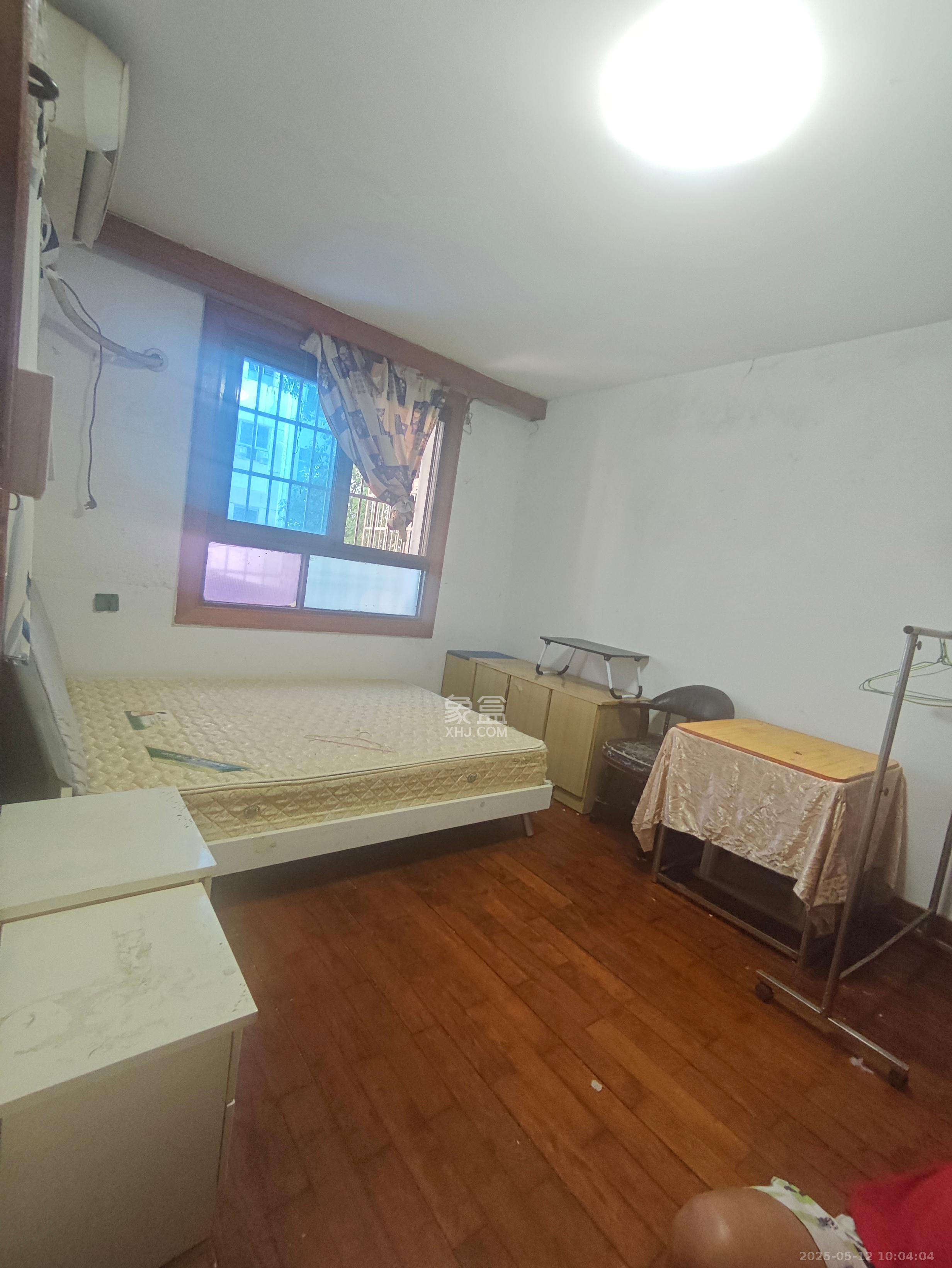 文艺新村  2室1厅1卫   1600.00元/月室内图