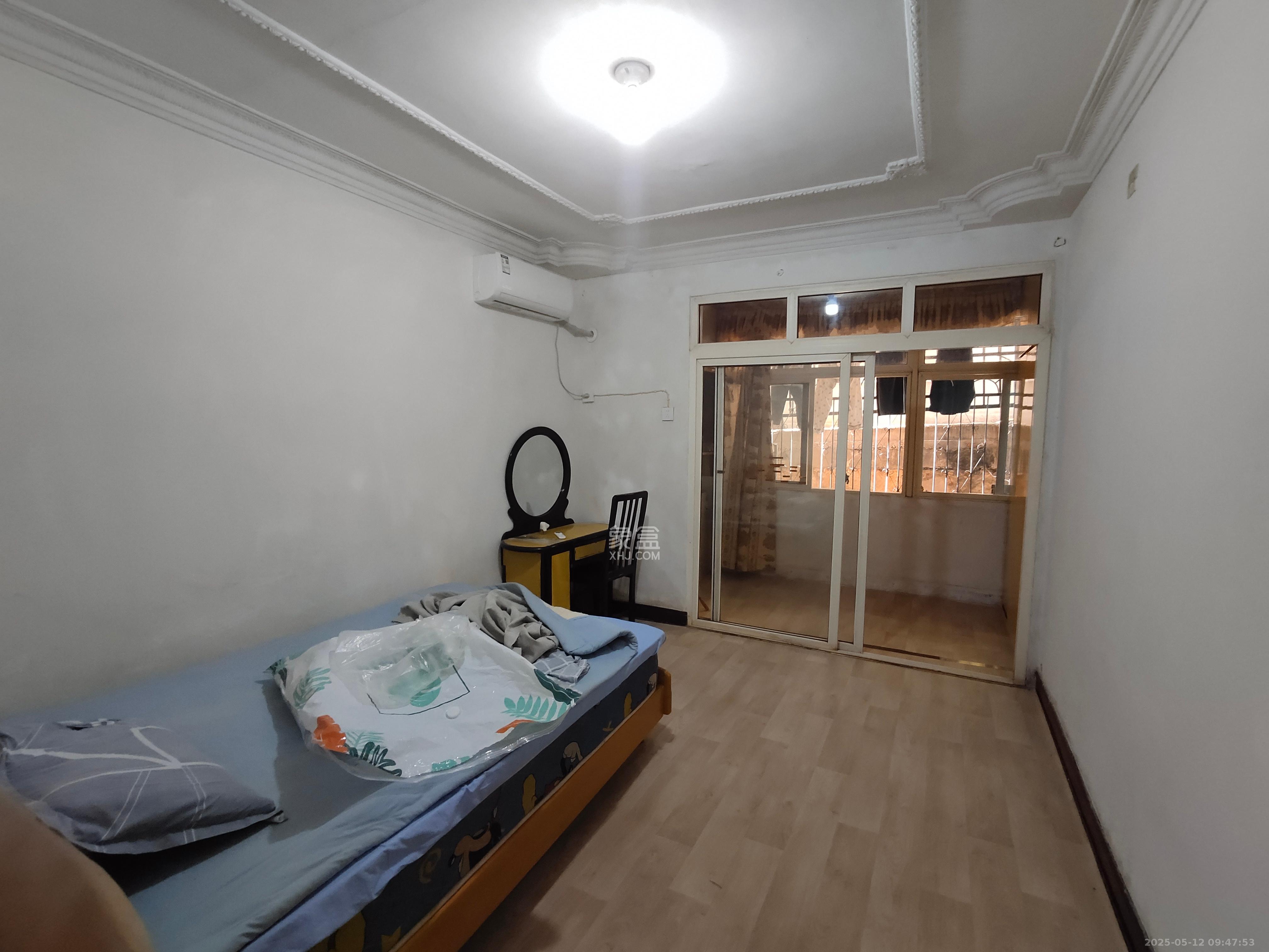 华达家园 4室2厅1卫 1800.0元/月 华达家园 4室2厅1卫 1800.0元/月室内图