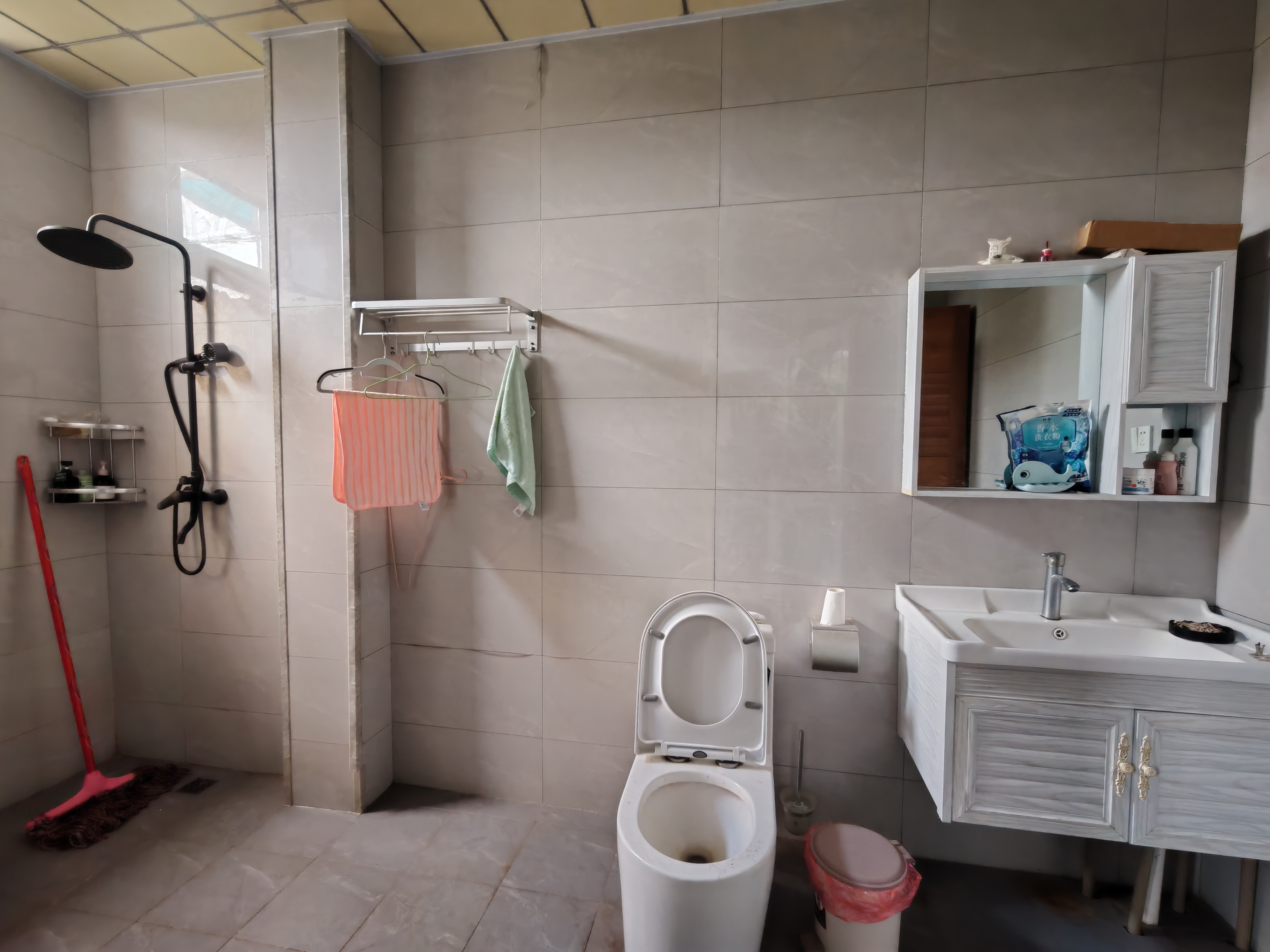 鸿洲江山 1室0厅0卫 9000.0元/月 鸿洲江山 1室0厅0卫 9000.0元/月室内图