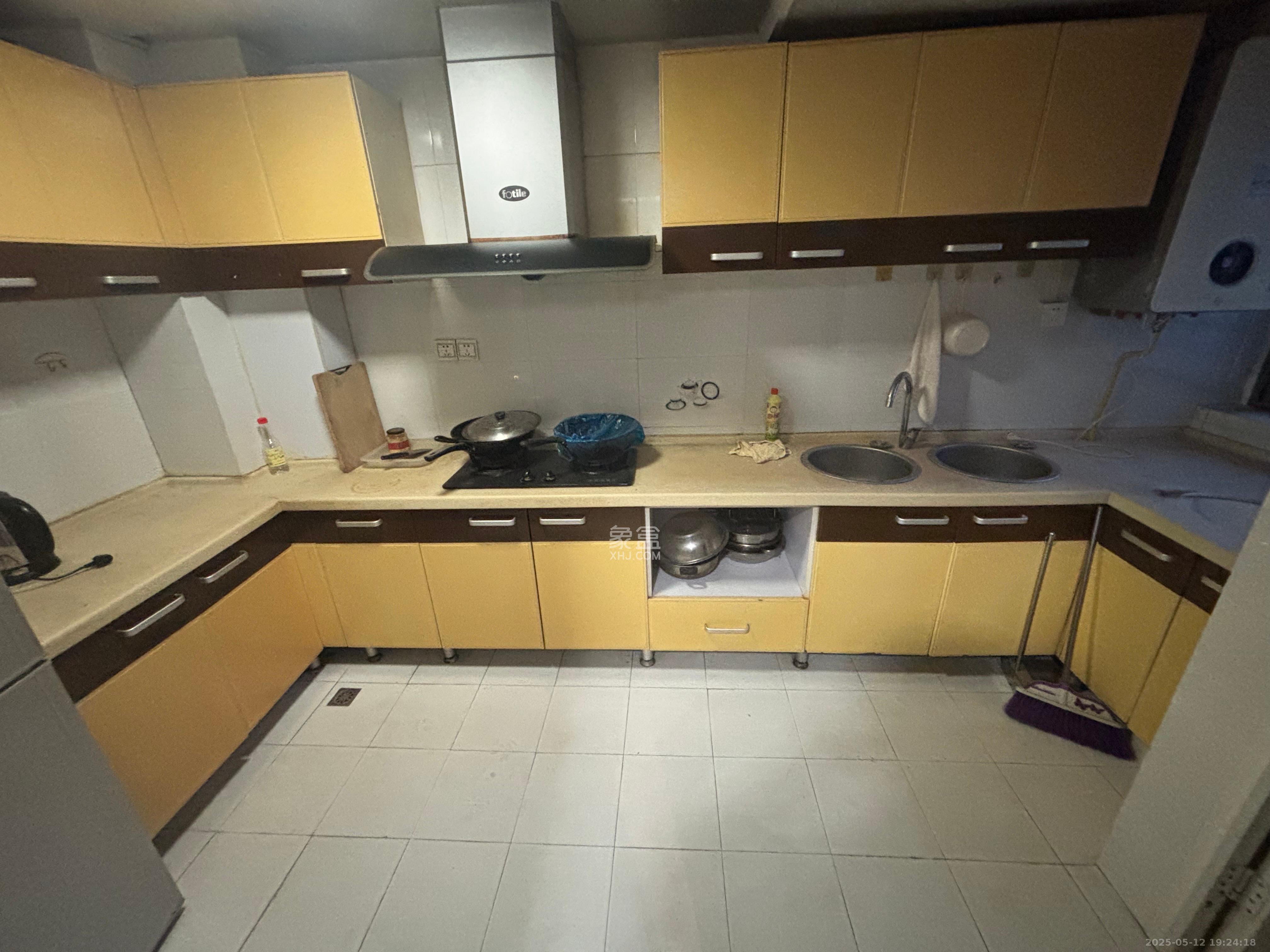 裕南大厦 4室1厅2卫 3500.0元/月 裕南大厦 4室1厅2卫 3500.0元/月室内图