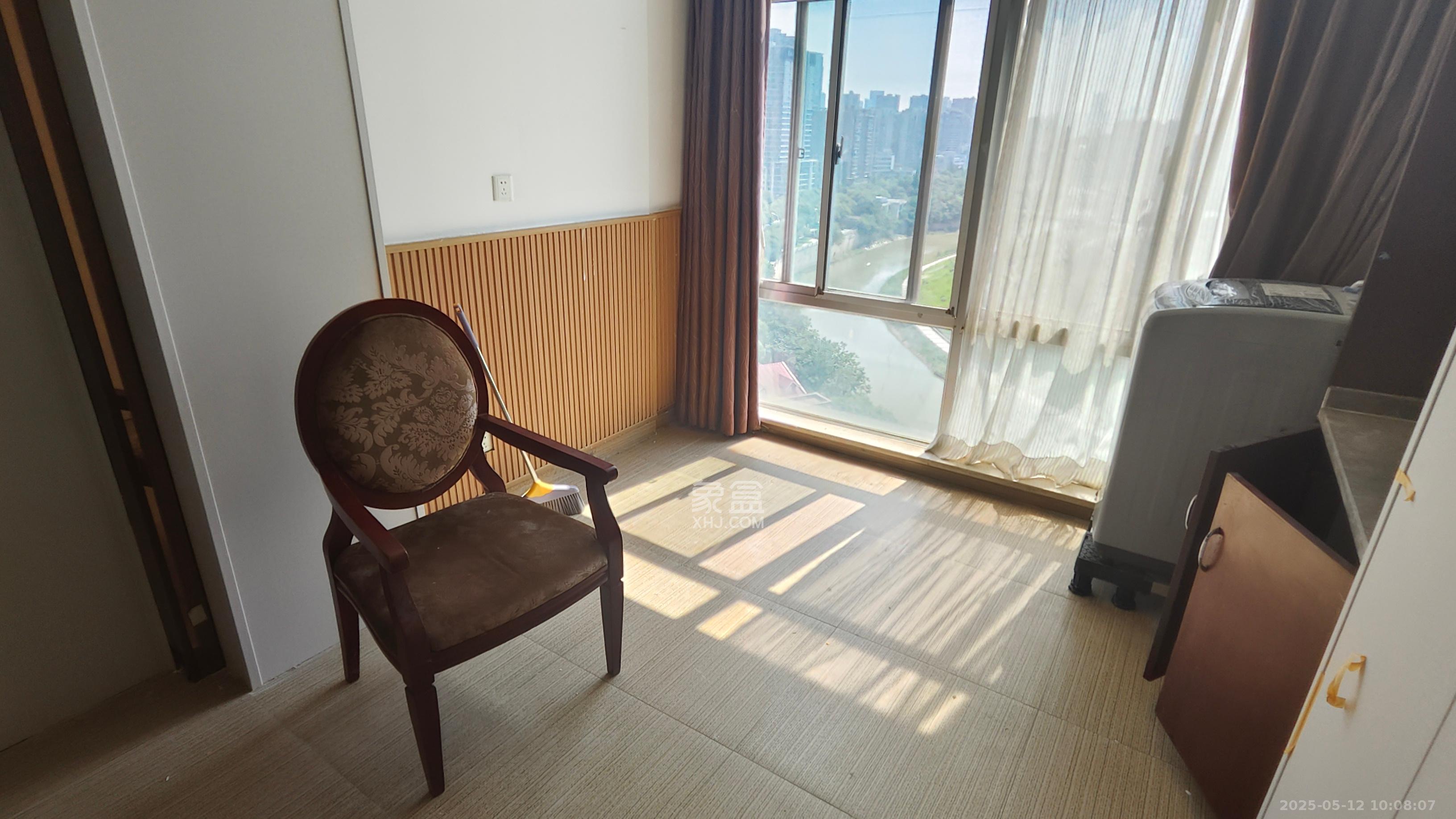 观湖公寓  1室1厅1卫   1800.00元/月室内图
