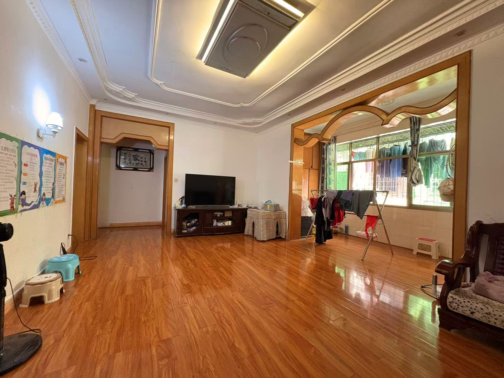 晓园小区  3室2厅2卫   32.80万