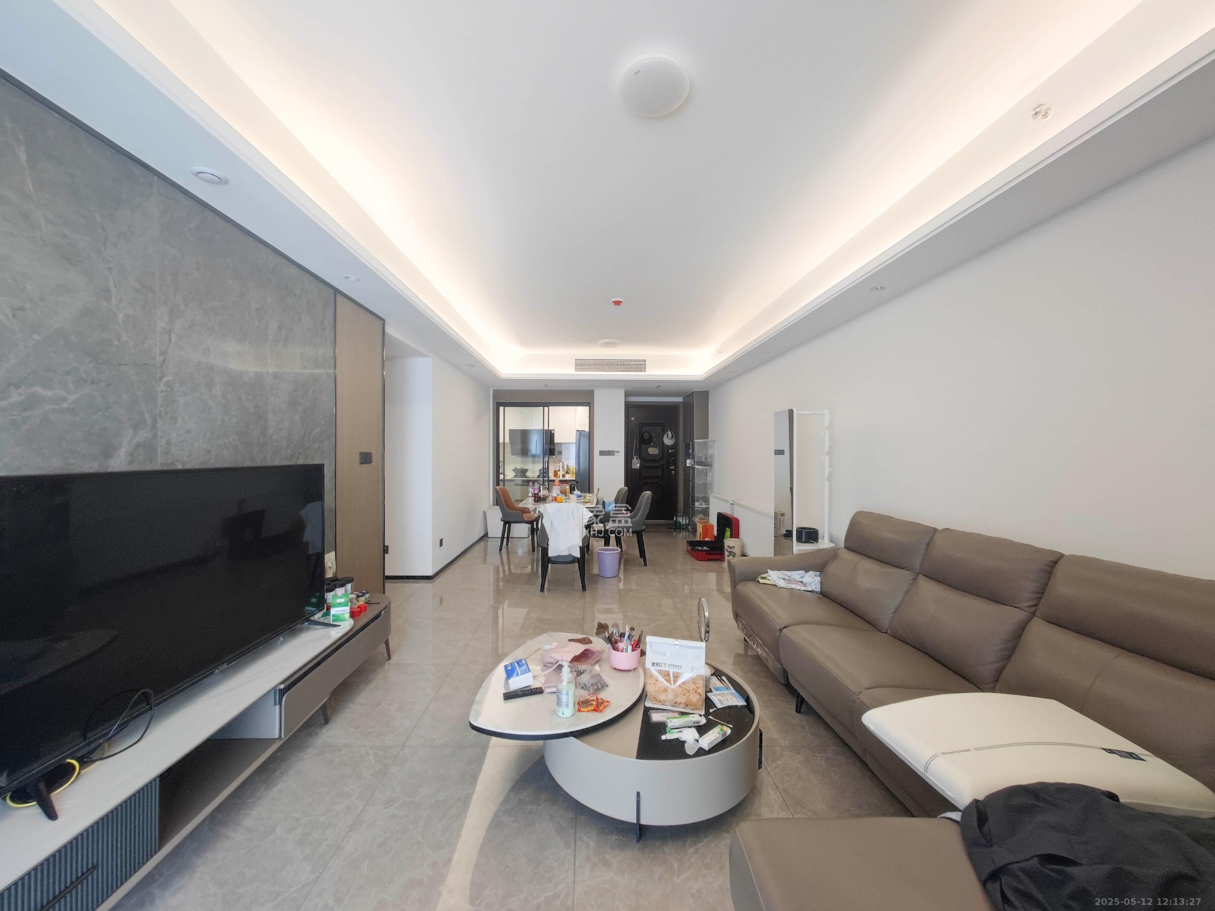 长房星城天地  3室2厅2卫    195.0万 长房星城天地  3室2厅2卫    195.0万客厅