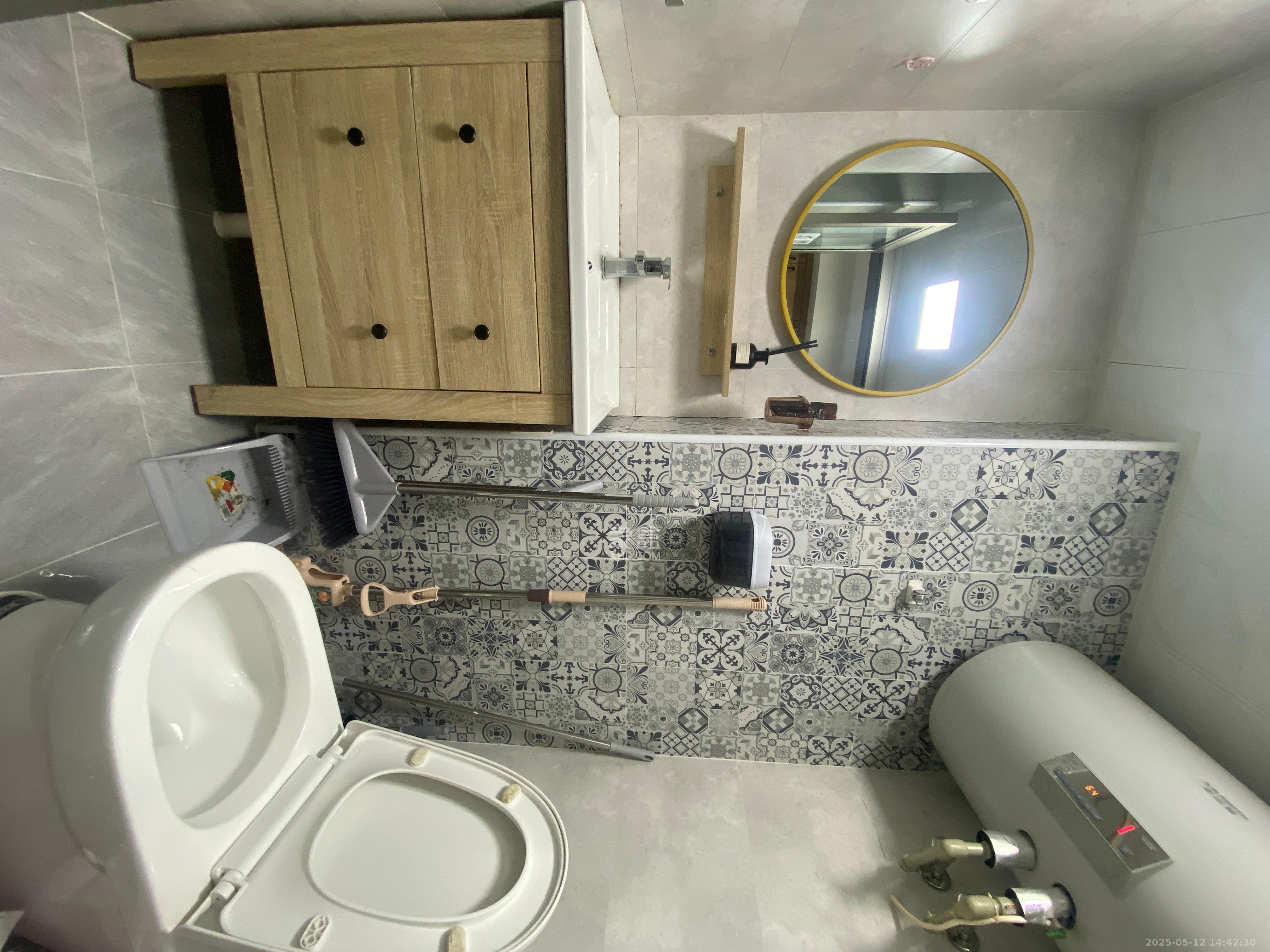 东盈商业广场(华泉城市广场)  1室1厅1卫    2400.0元/月 东盈商业广场(华泉城市广场)  1室1厅1卫    2400.0元/月室内图