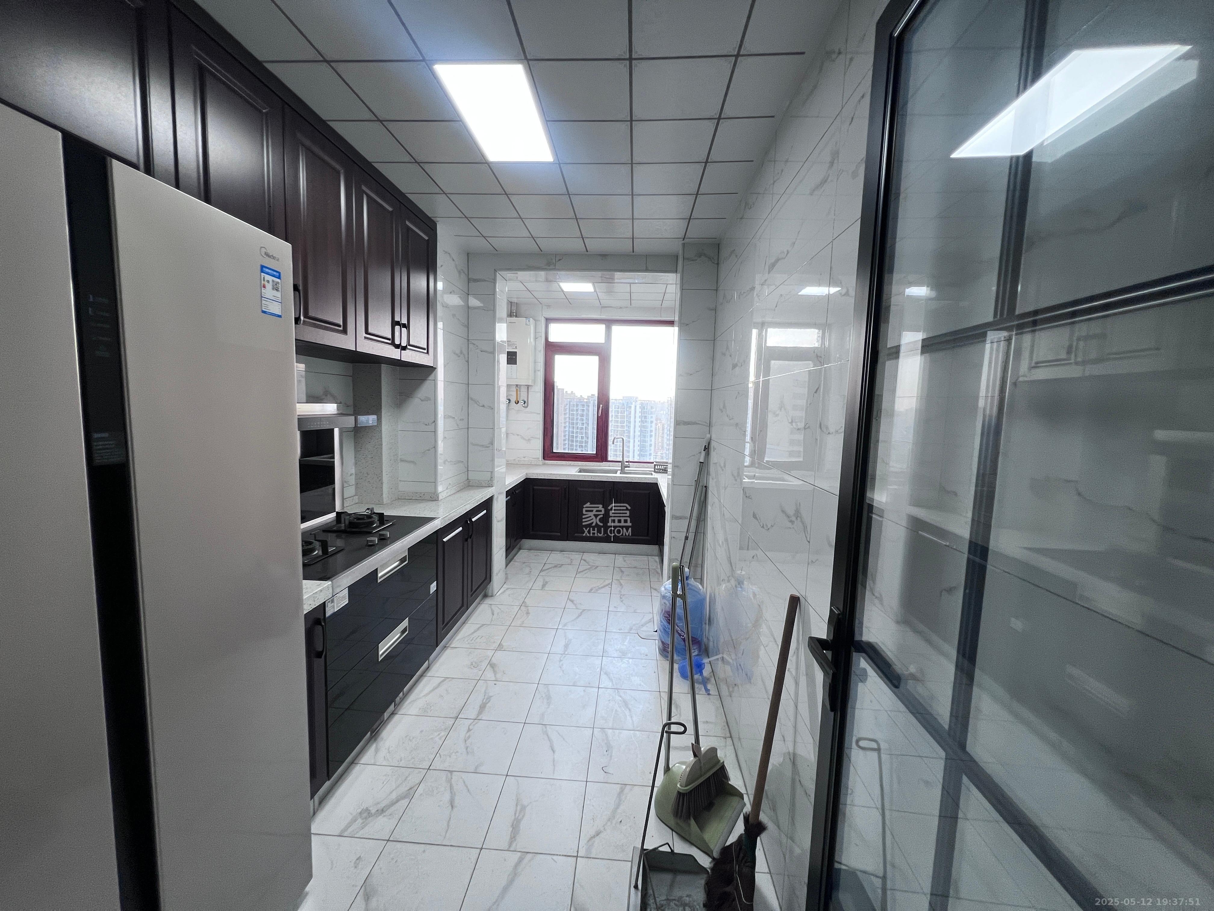 湾田九华湖畔壹号 5室2厅2卫 138.0万 湾田九华湖畔壹号 5室2厅2卫 138.0万客厅