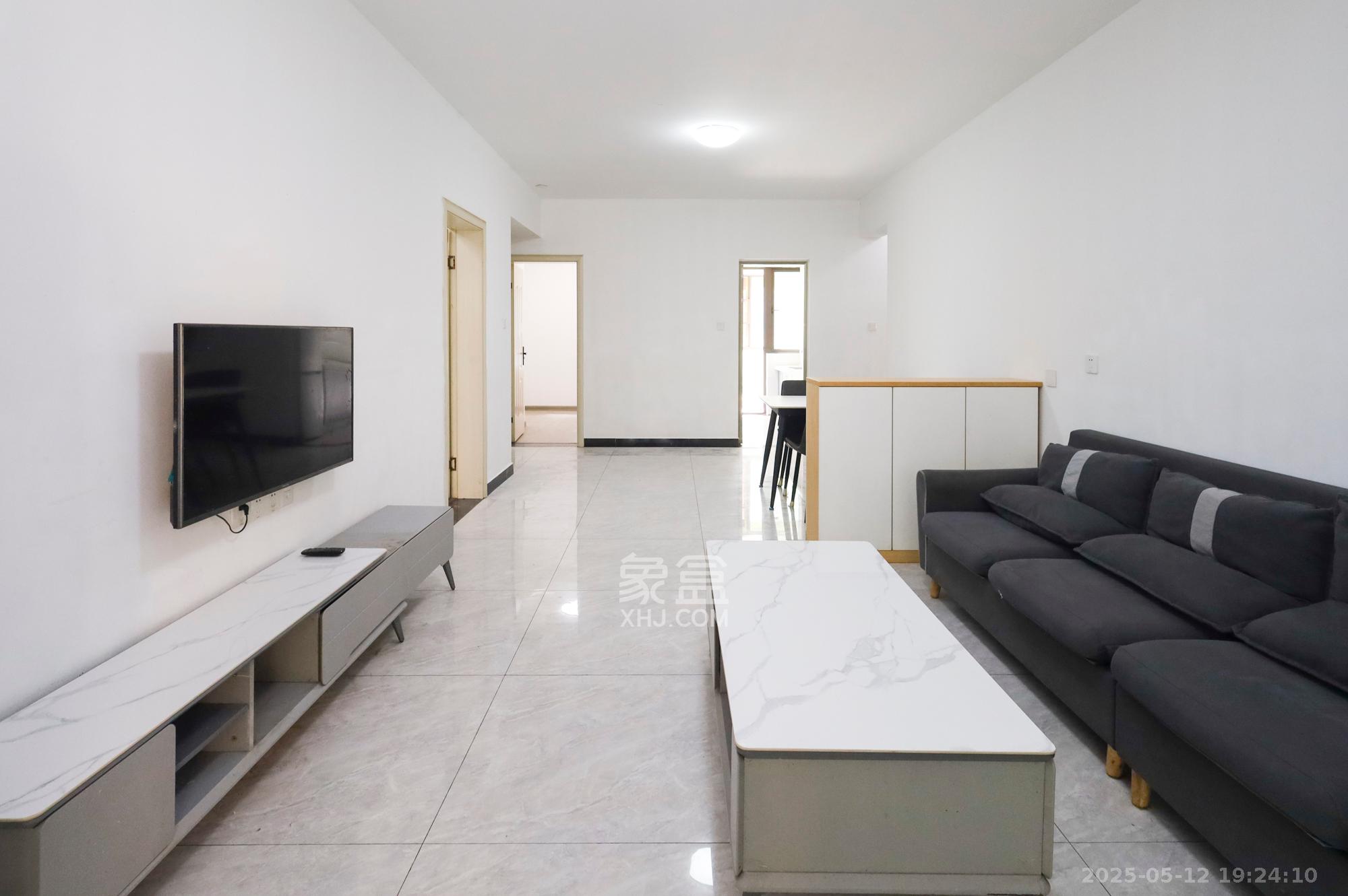 绿地海外滩二期 3室2厅2卫 60.0万 绿地海外滩二期 3室2厅2卫 60.0万客厅