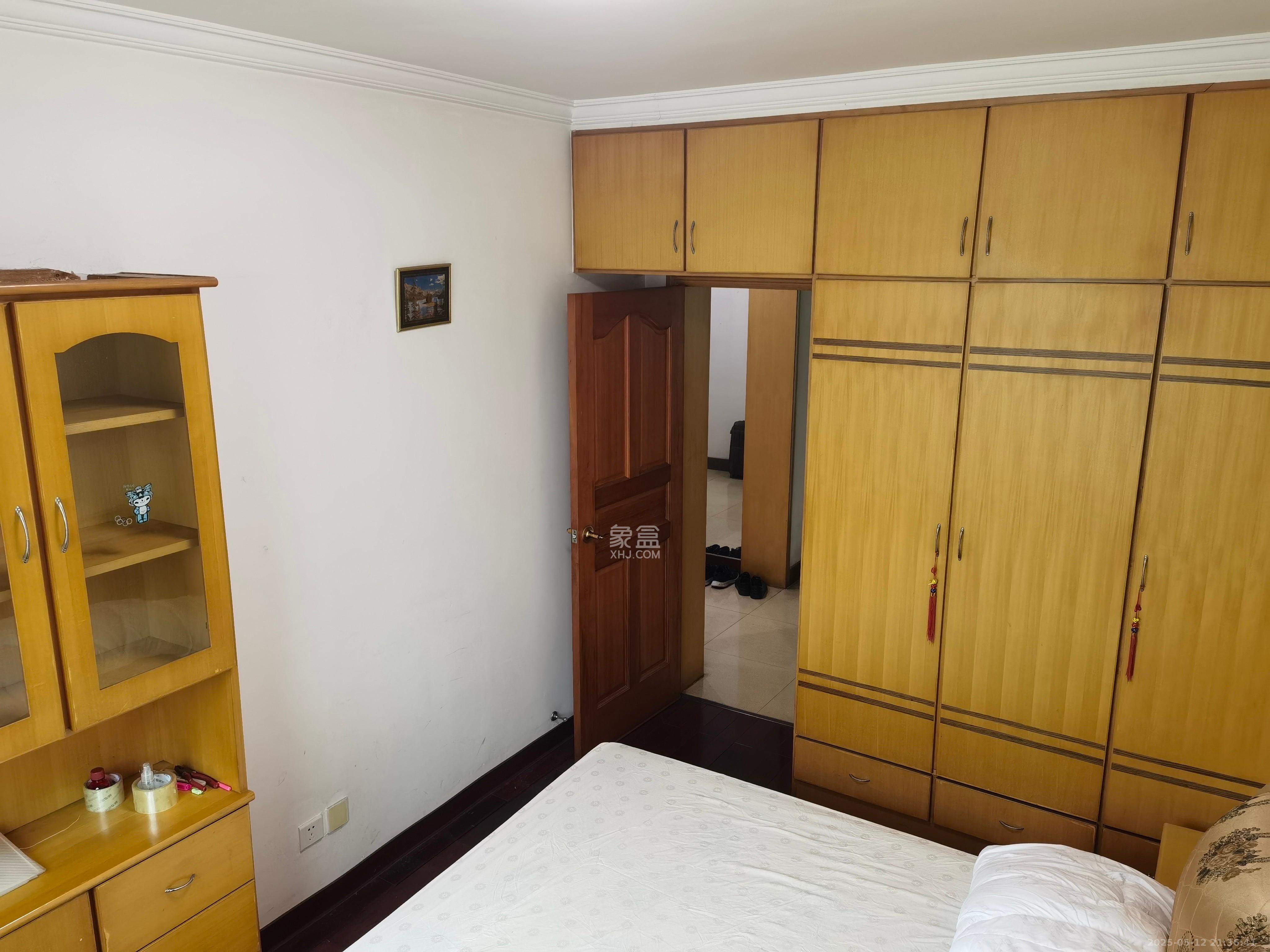 咸嘉新村嘉明苑  3室2厅2卫    2300.0元/月室内图