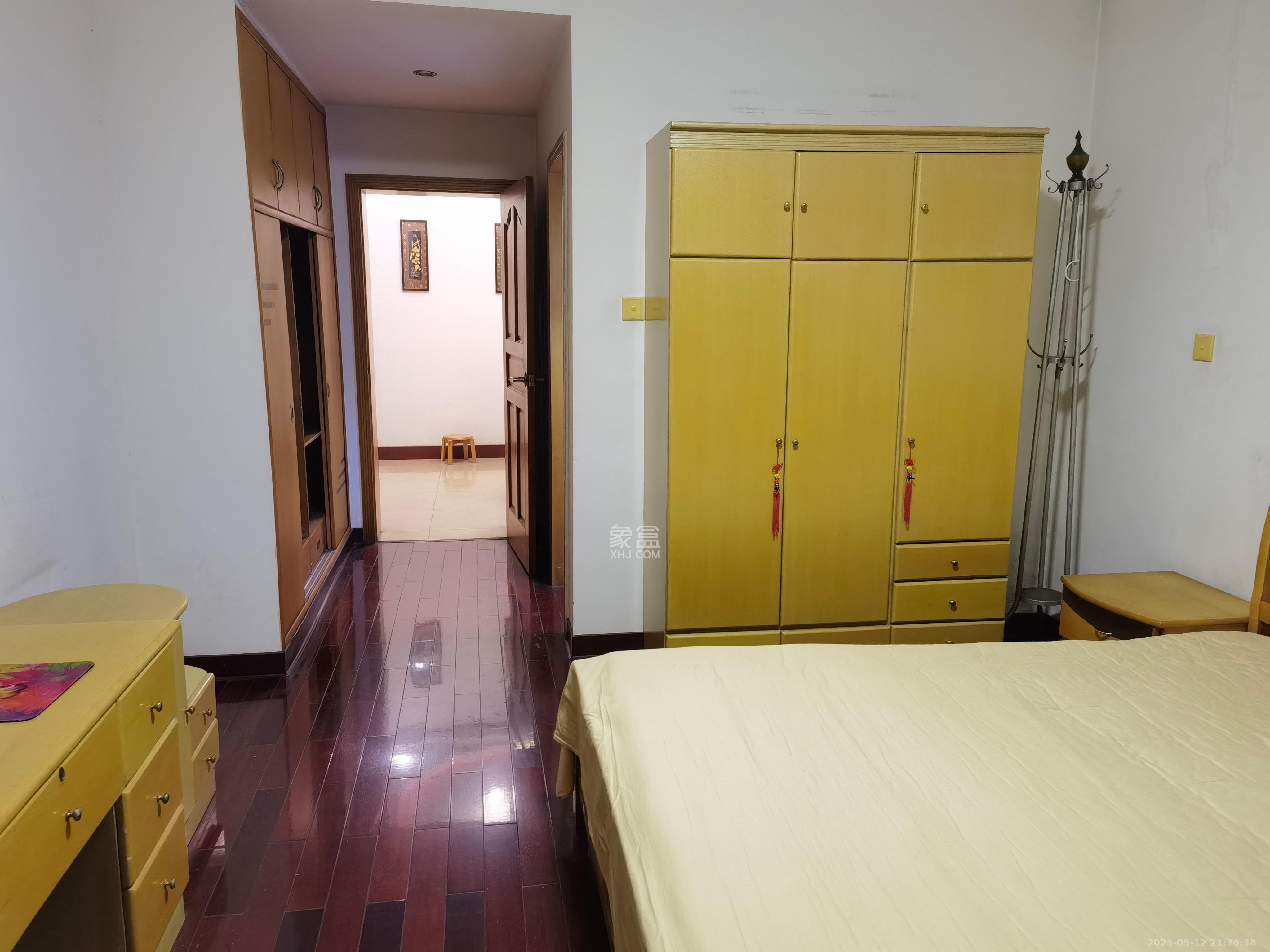 咸嘉新村嘉明苑  3室2厅2卫    2300.0元/月室内图