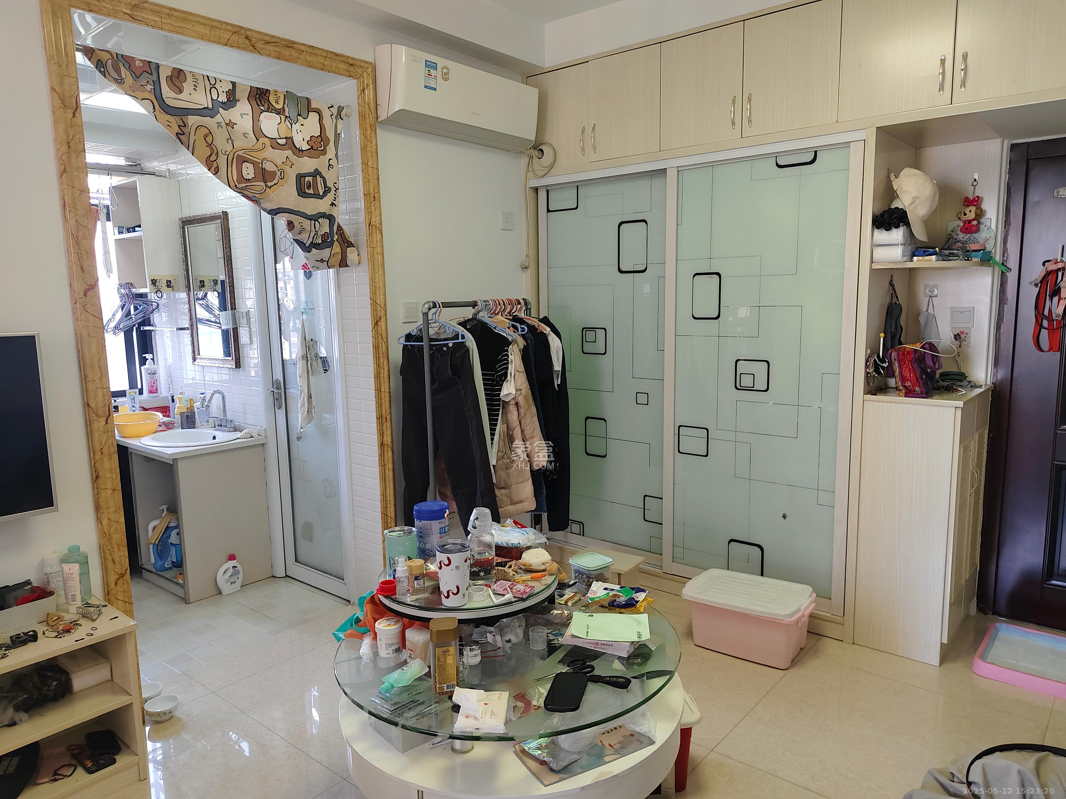 湘江学府  1室1厅1卫   19.80万客厅