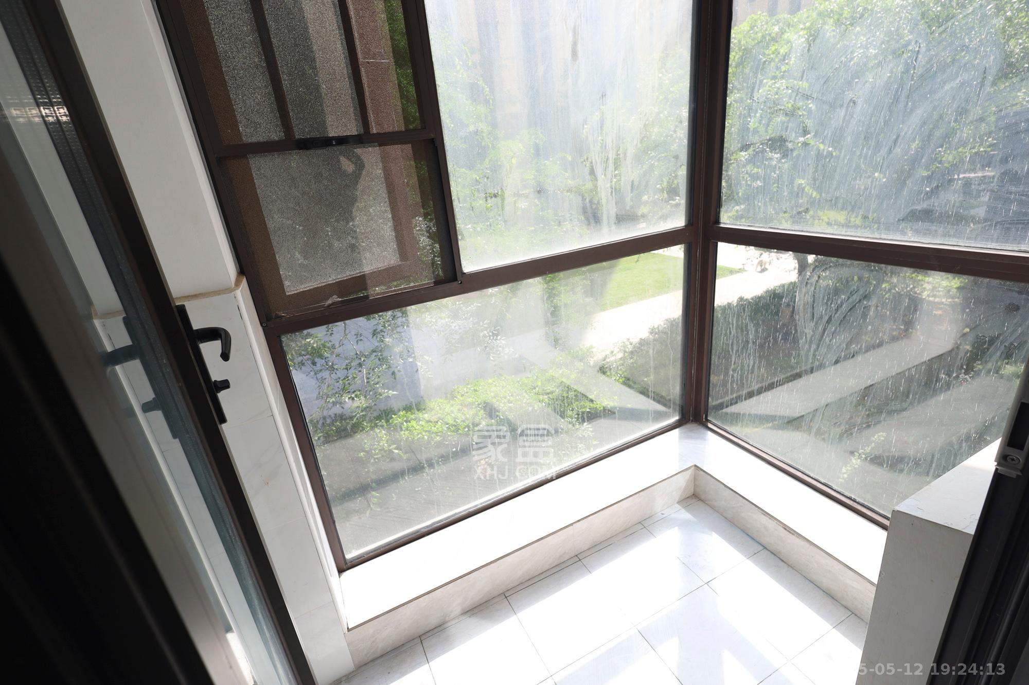 绿地海外滩二期 3室2厅2卫 60.0万 绿地海外滩二期 3室2厅2卫 60.0万阳台