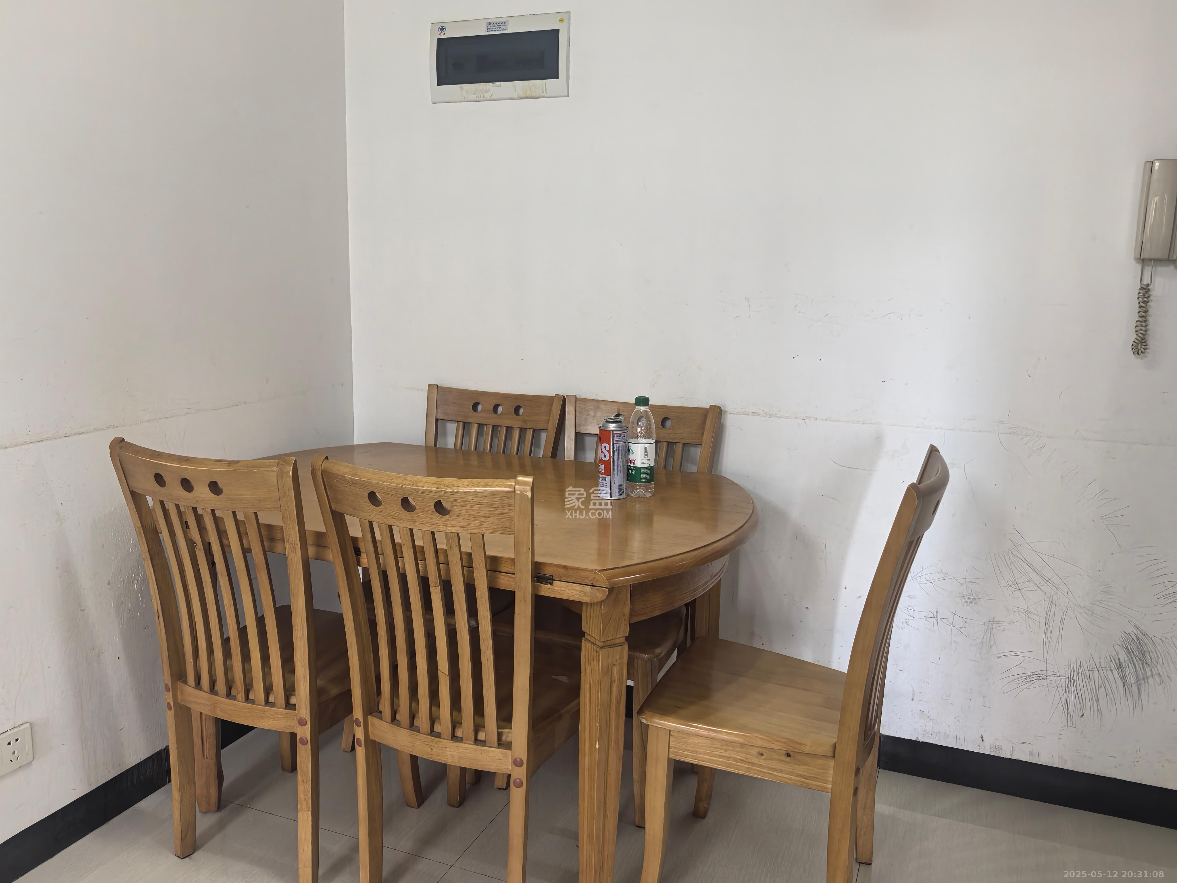 三一街区  3室2厅1卫   1600.00元/月室内图