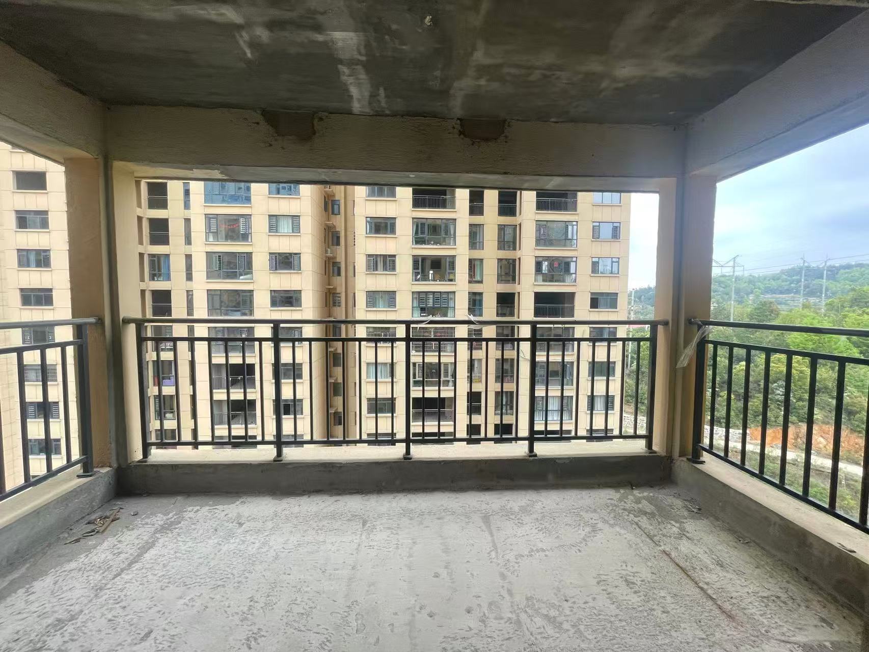 东山领秀 4室2厅2卫 65.8万 东山领秀 4室2厅2卫 65.8万阳台