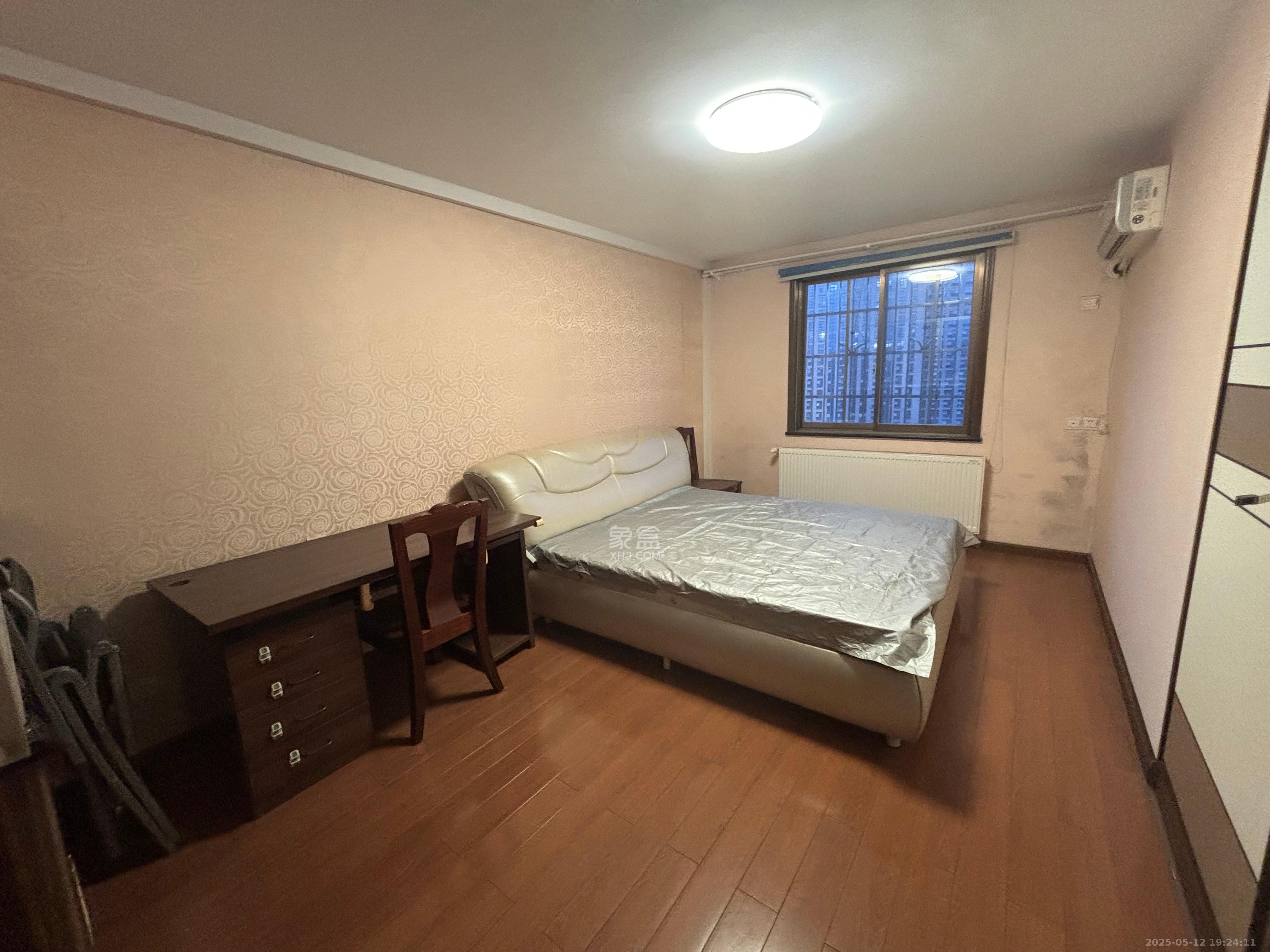 裕南大厦 4室1厅2卫 3500.0元/月 裕南大厦 4室1厅2卫 3500.0元/月室内图