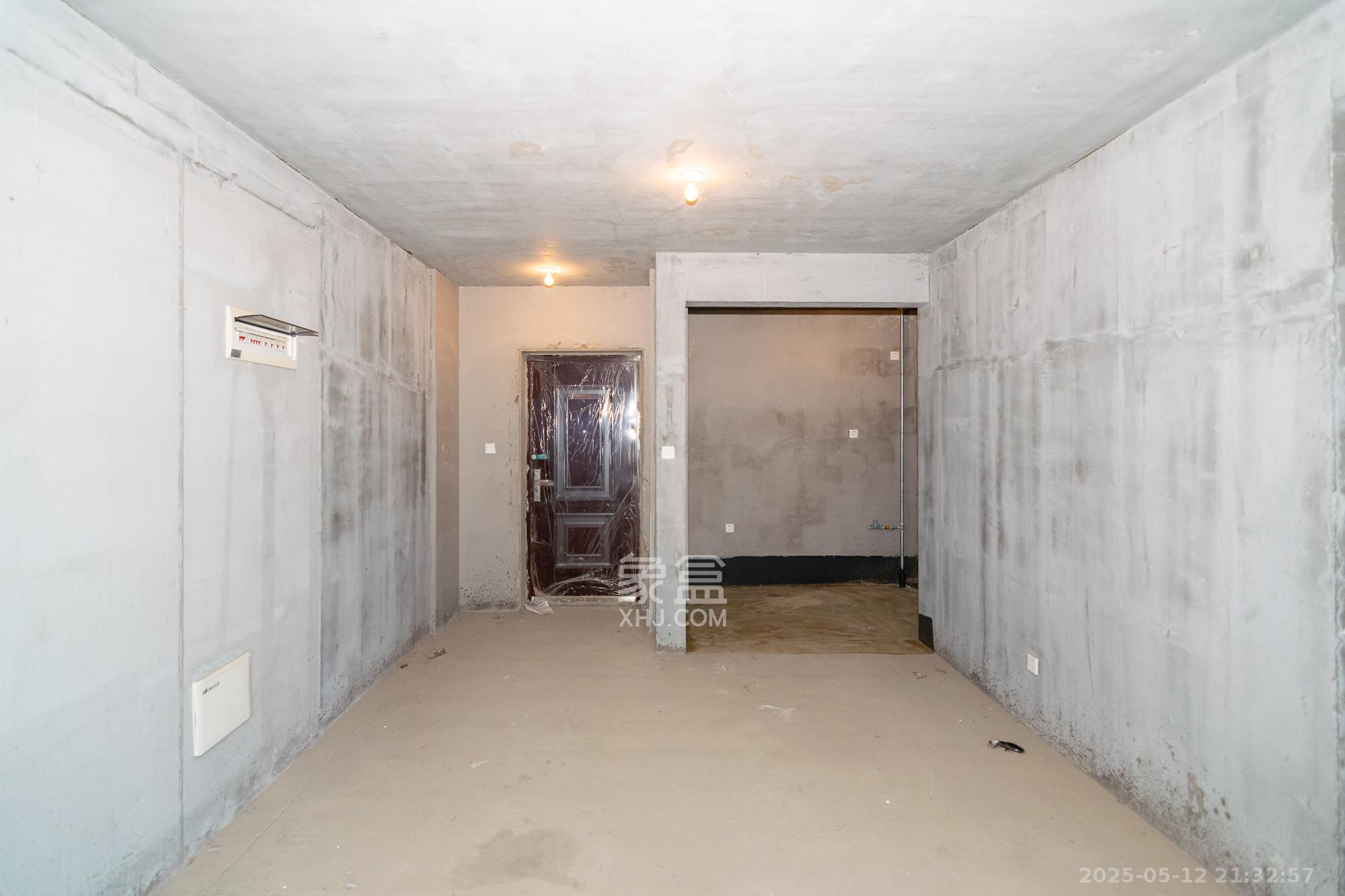 澳海望洲府  3室2厅2卫    75.0万客厅