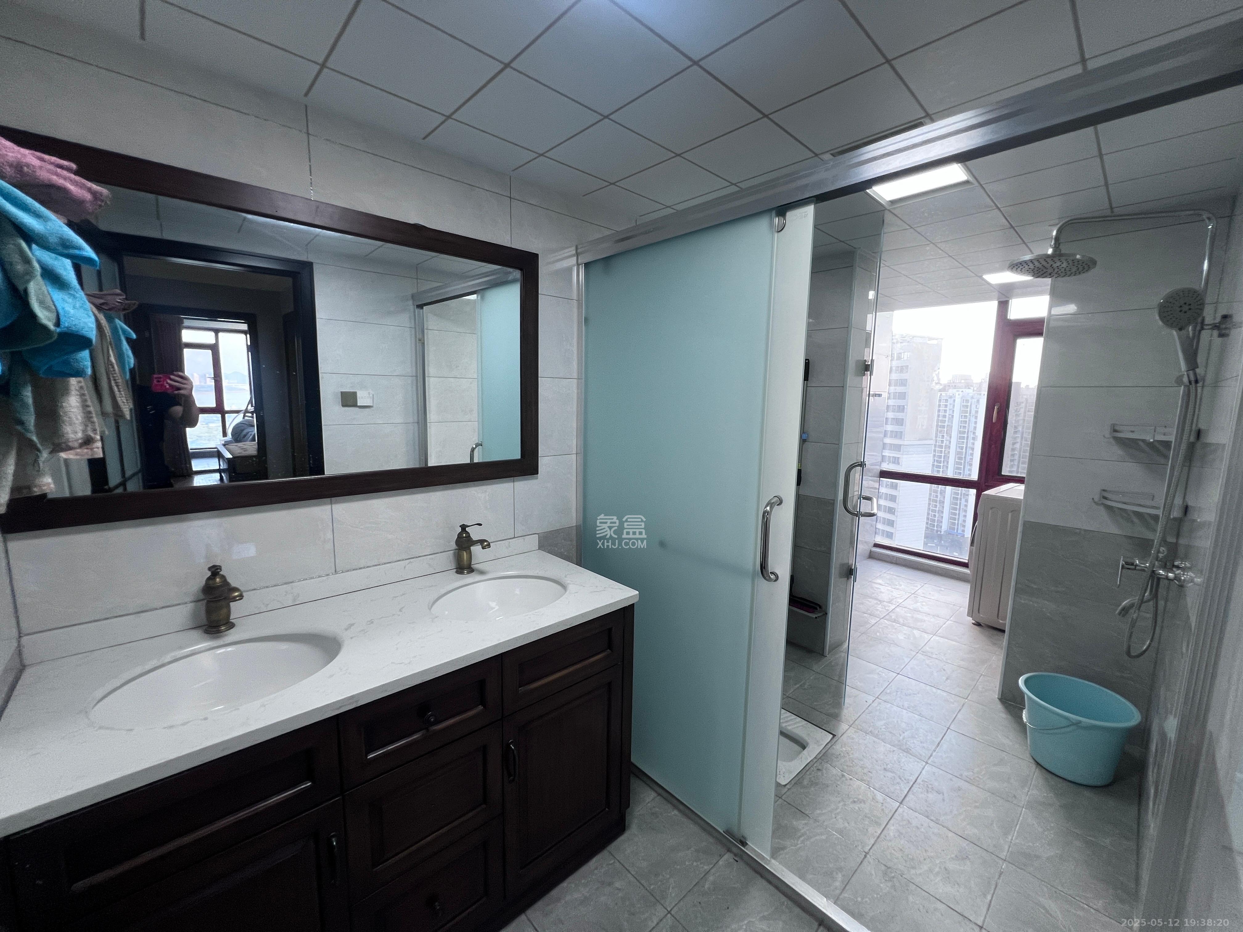 湾田九华湖畔壹号 5室2厅2卫 138.0万 湾田九华湖畔壹号 5室2厅2卫 138.0万客厅