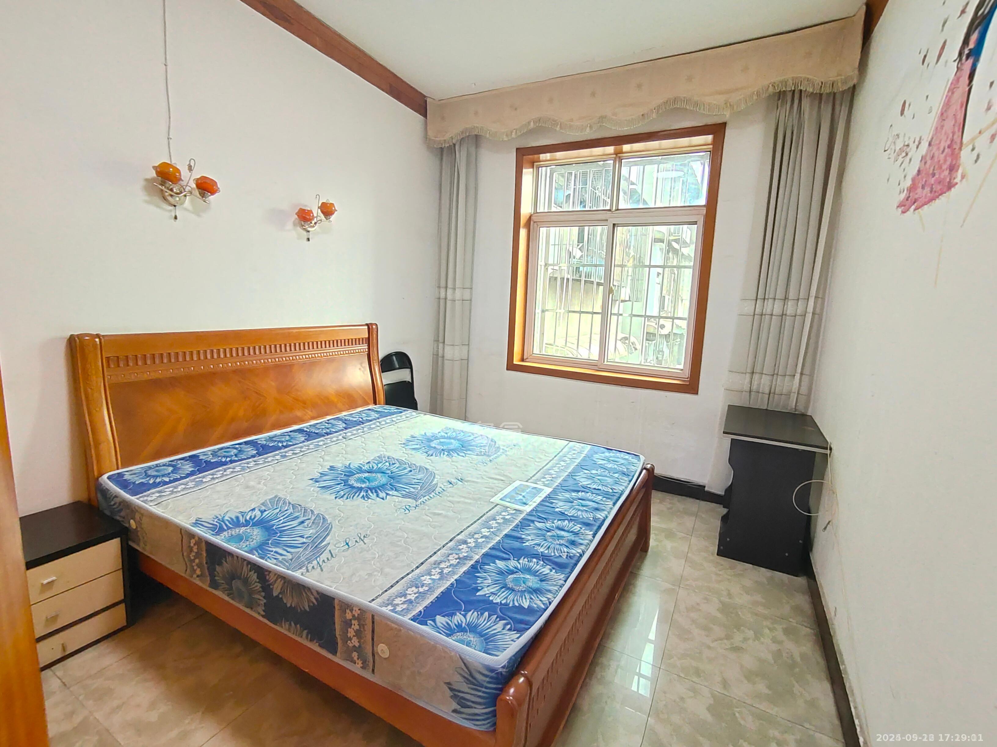 银馨家园(贺家土电厂生活区) 1室1厅1卫 700.0元/月 银馨家园(贺家土电厂生活区) 1室1厅1卫 700.0元/月室内图