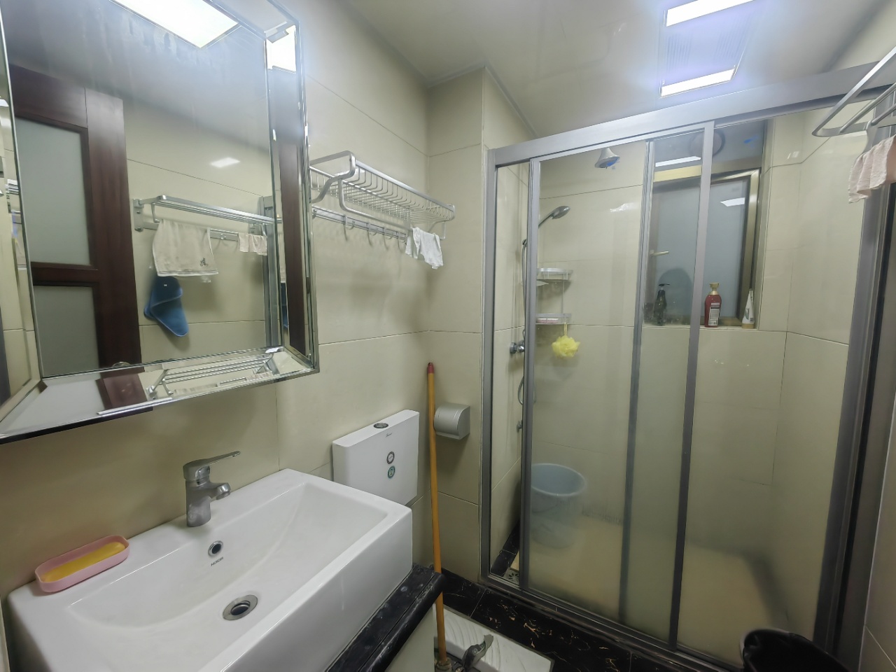 碧桂园 3室2厅1卫 1600.0元/月 碧桂园 3室2厅1卫 1600.0元/月室内图