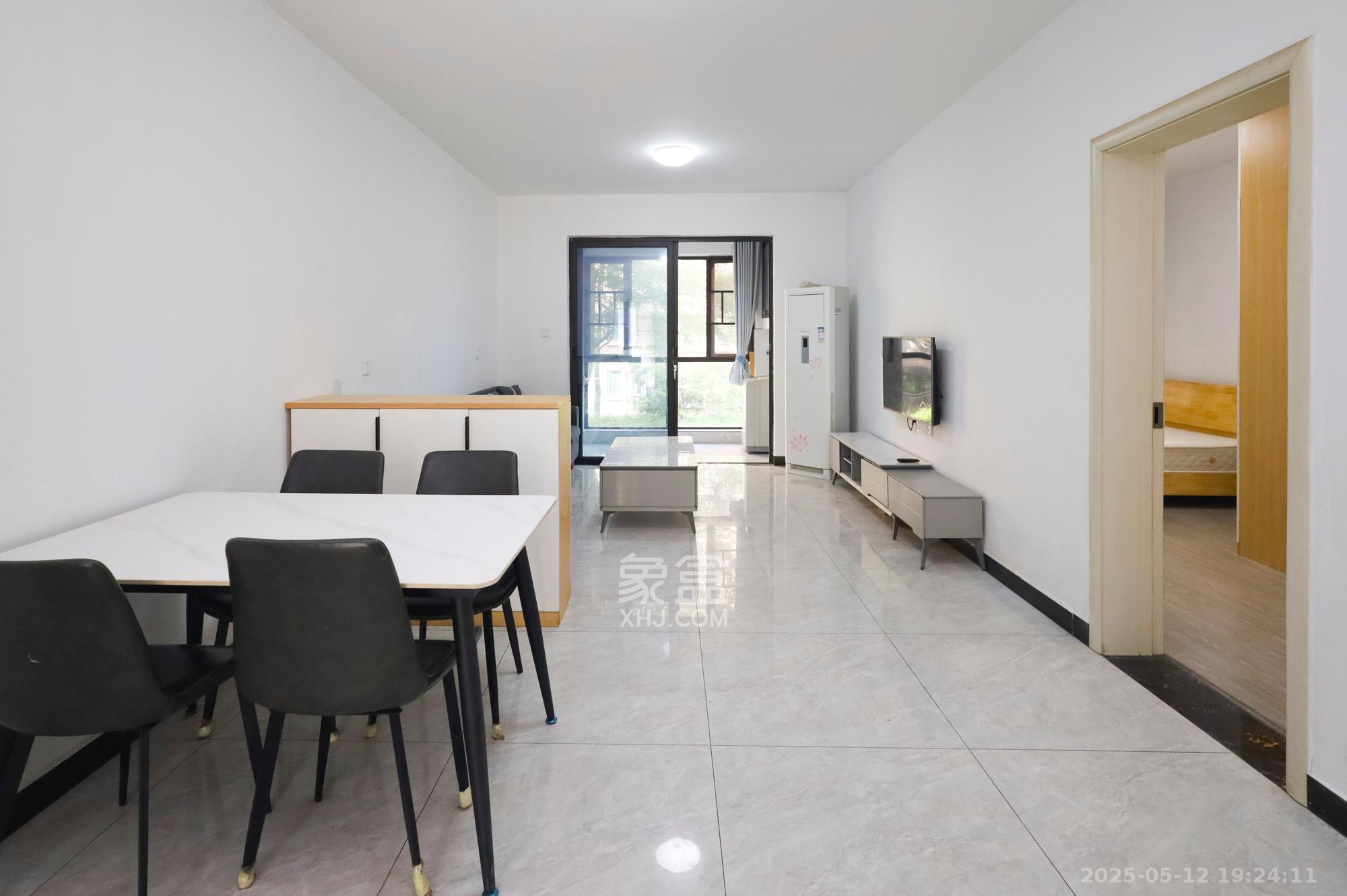 绿地海外滩二期 3室2厅2卫 60.0万 绿地海外滩二期 3室2厅2卫 60.0万客厅