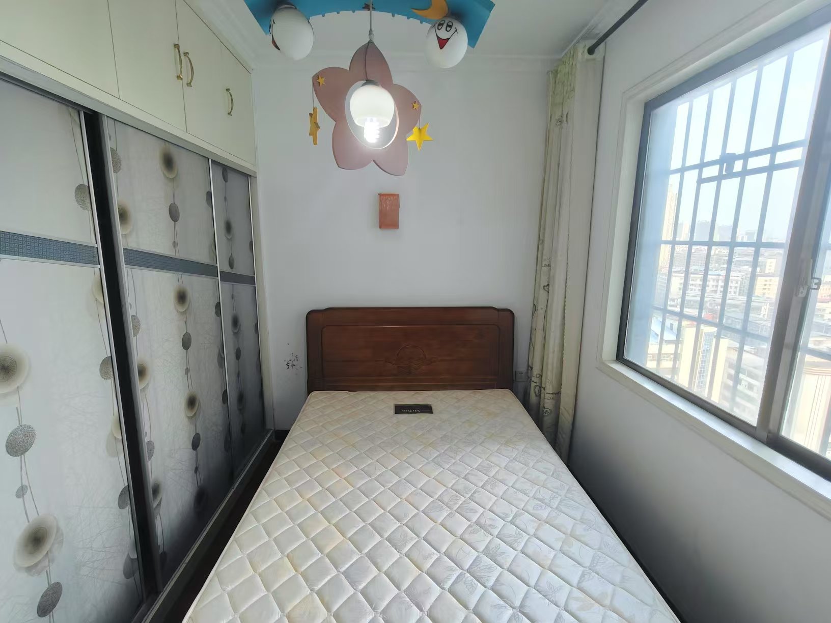富华大厦  3室2厅2卫   1800.00元/月户型图
