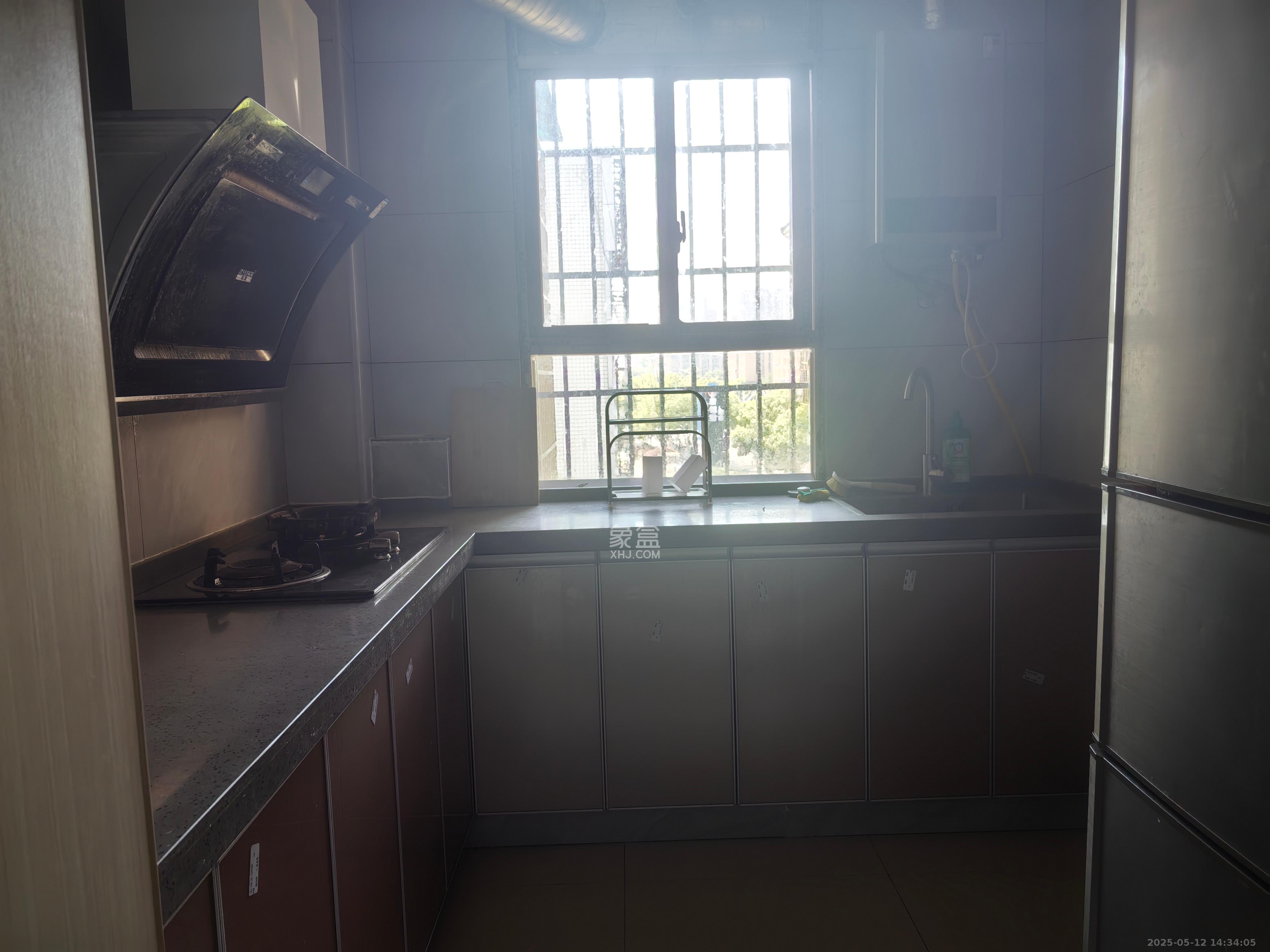 英才园三片  3室2厅1卫    2200.0元/月 英才园三片  3室2厅1卫    2200.0元/月室内图