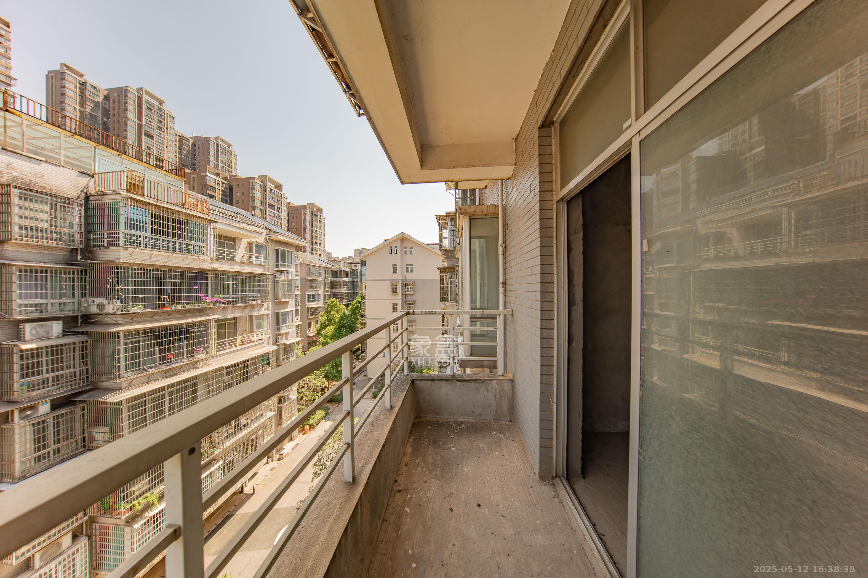 锑都家园 3室2厅2卫 48.6万 锑都家园 3室2厅2卫 48.6万阳台