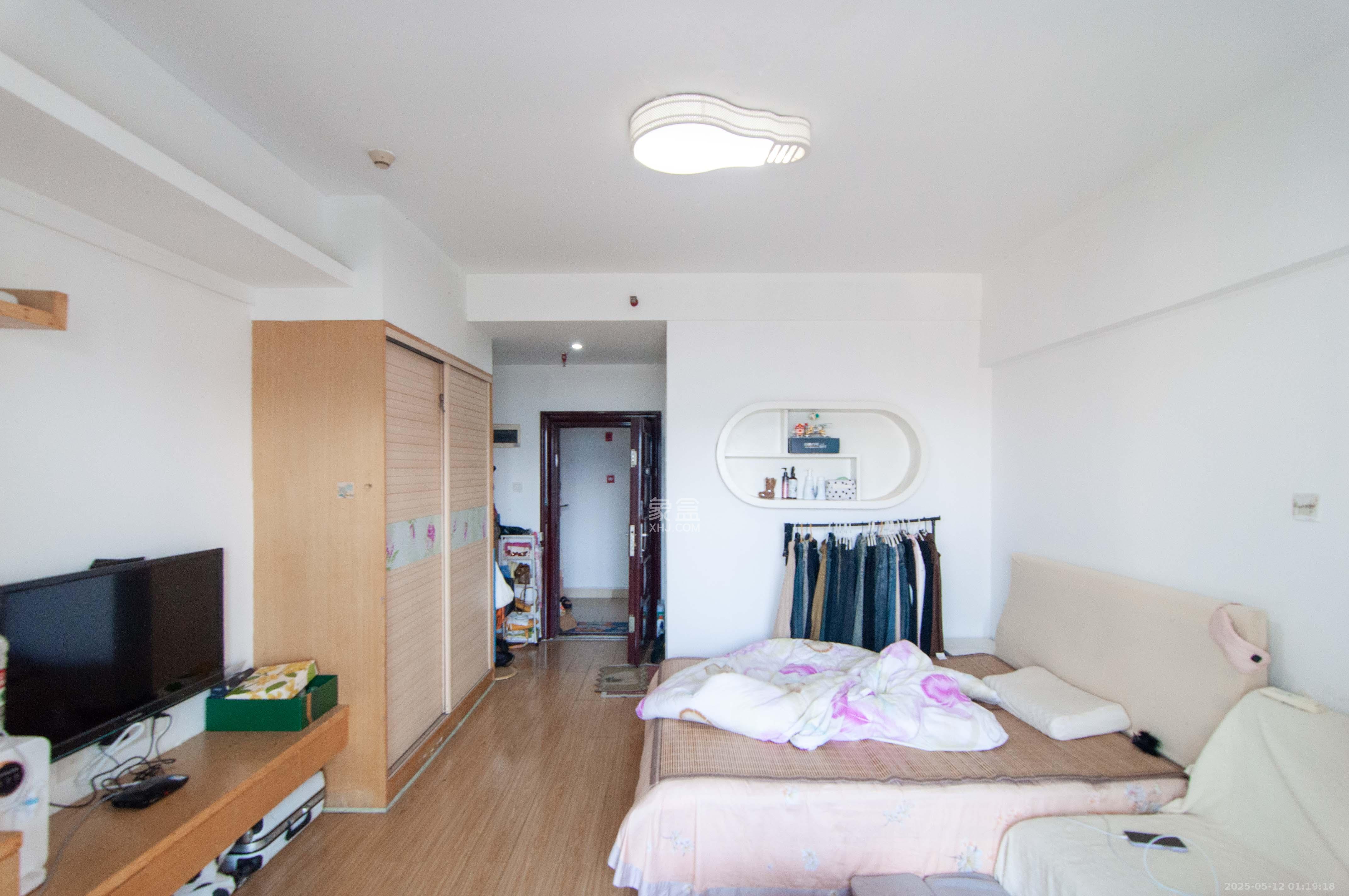 观湖公寓  1室1厅1卫    29.0万 观湖公寓  1室1厅1卫    29.0万客厅