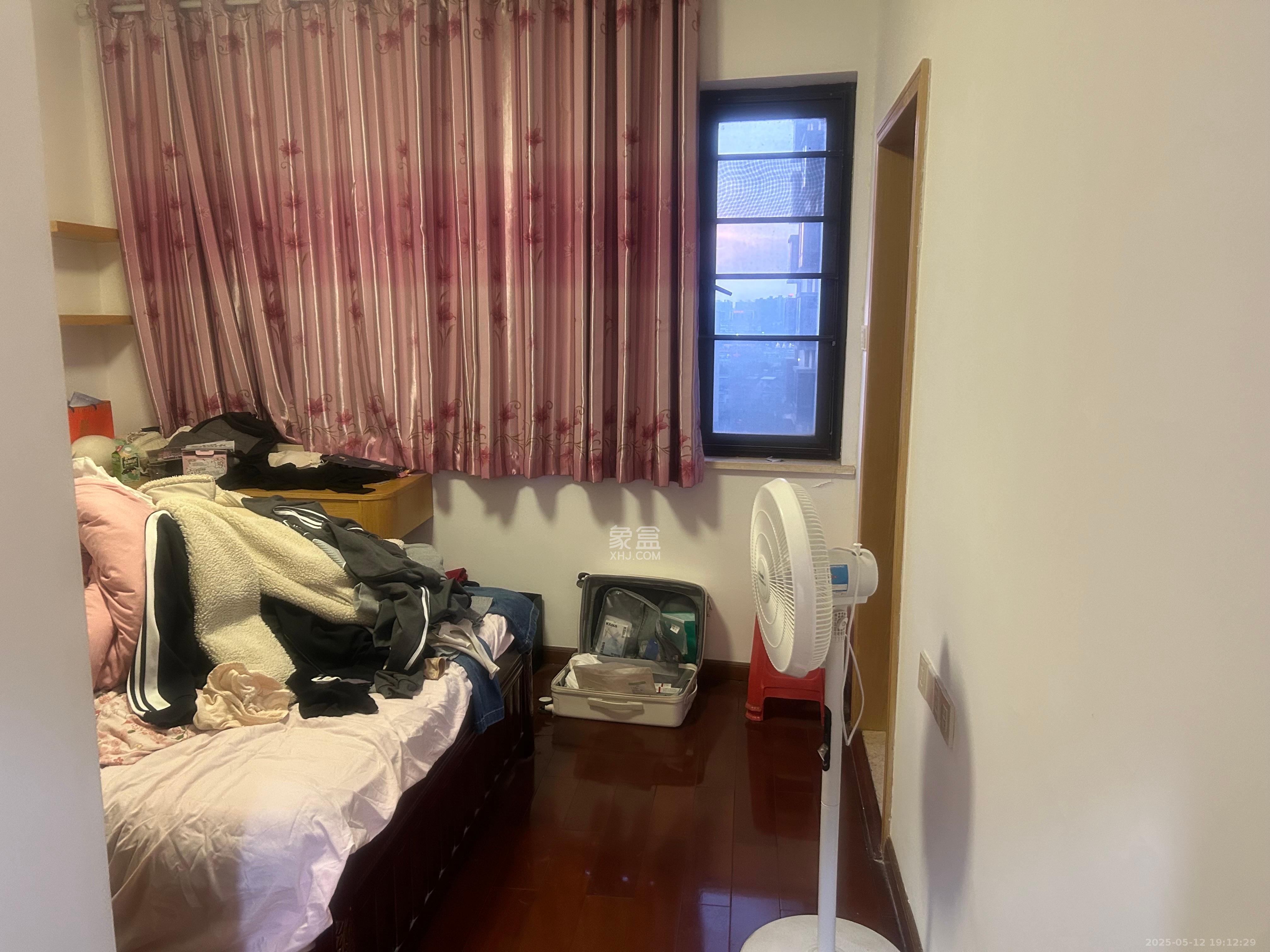 上东辛顿公寓 2室2厅2卫 2400.0元/月 上东辛顿公寓 2室2厅2卫 2400.0元/月室内图