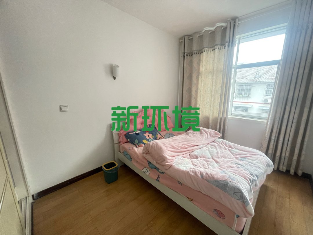 汇景名都  3室2厅2卫   72.00万客厅