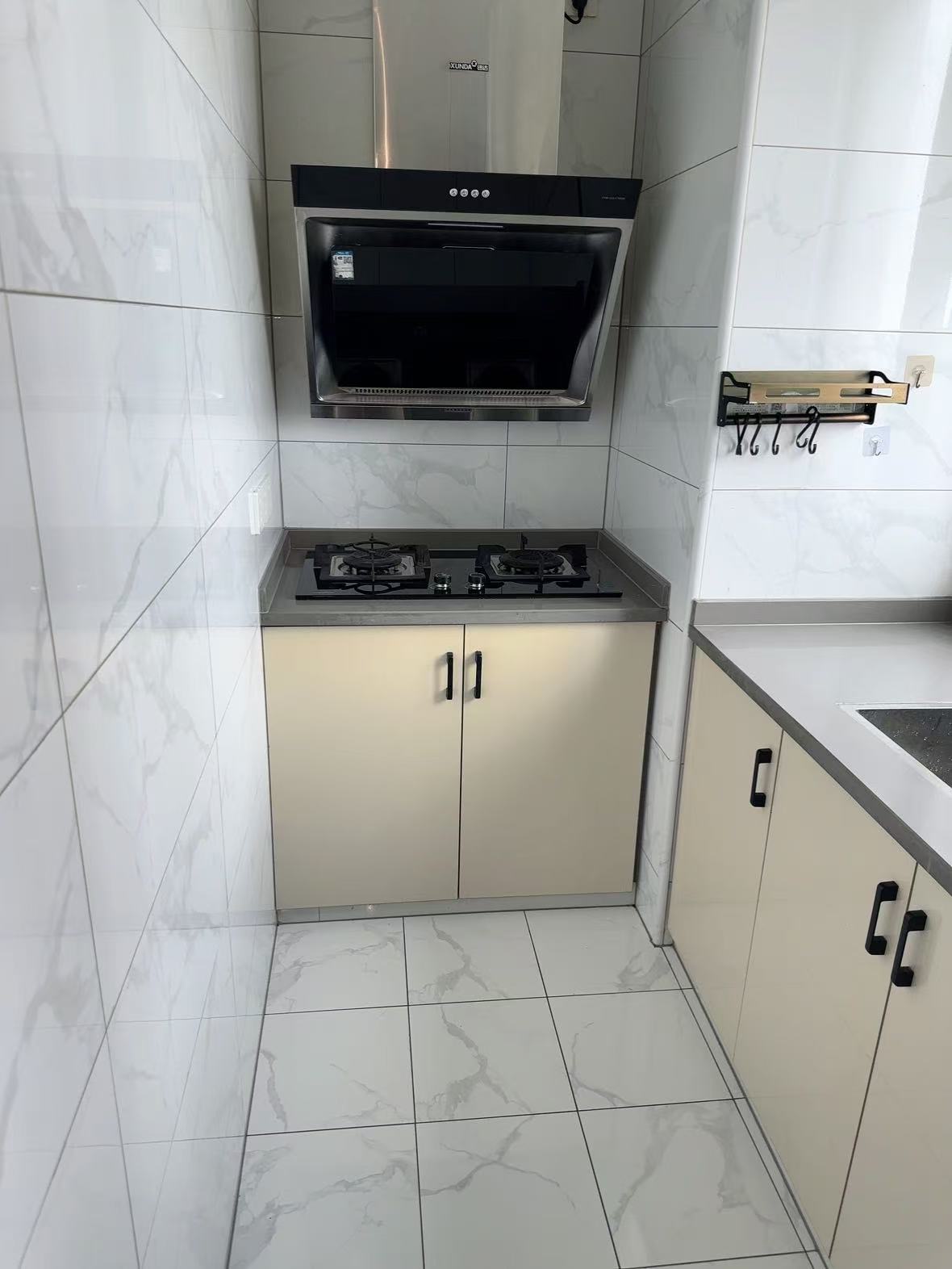 盛世时代广场 1室1厅1卫 1350.0元/月 盛世时代广场 1室1厅1卫 1350.0元/月室内图