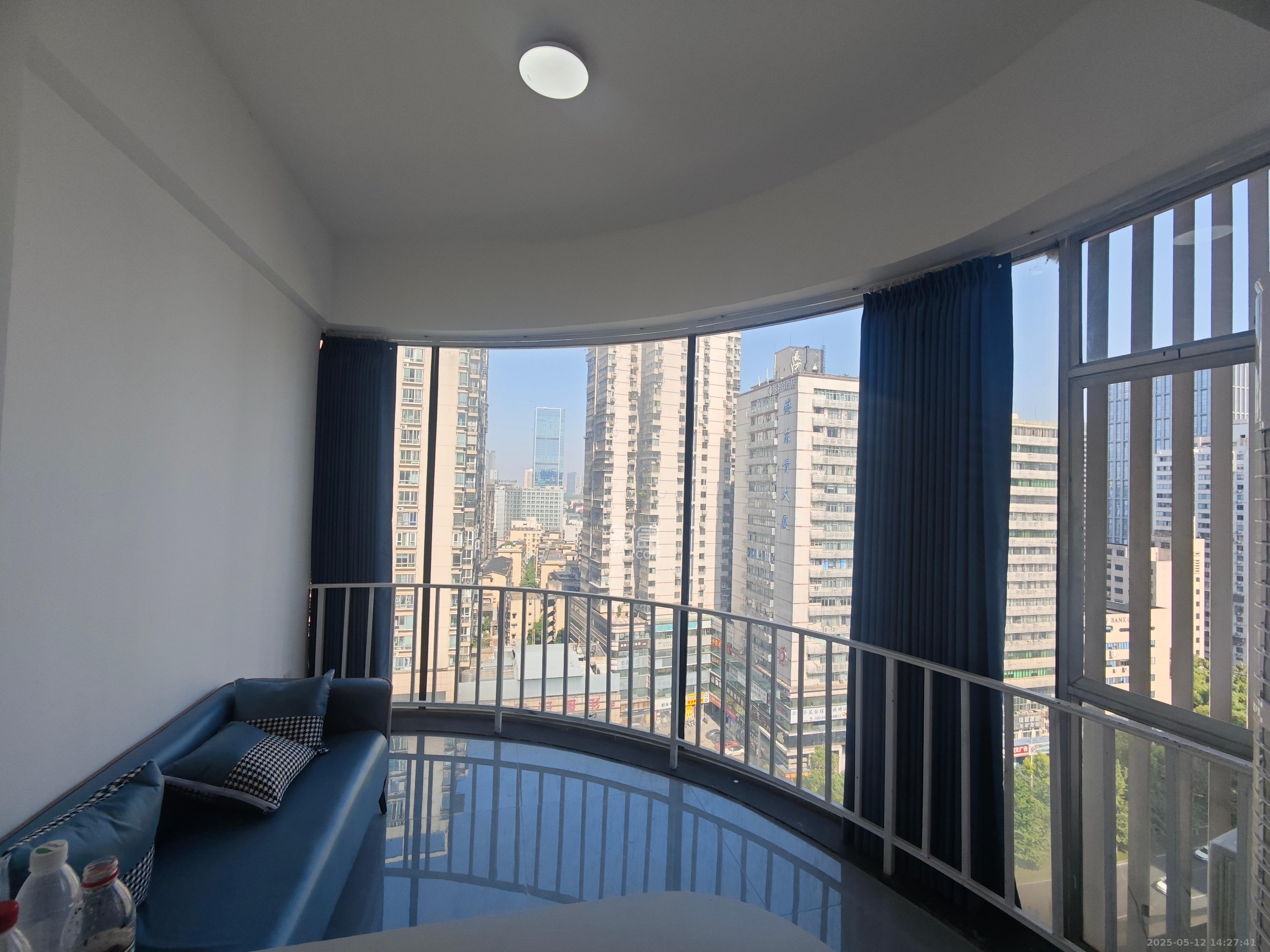 建鴻達(dá)現(xiàn)代城  1室1廳1衛(wèi)   1700.00元/月
