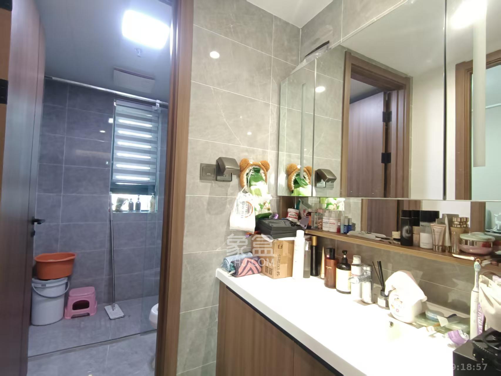 卓越中寰  4室2厅2卫   5500.00元/月室内图