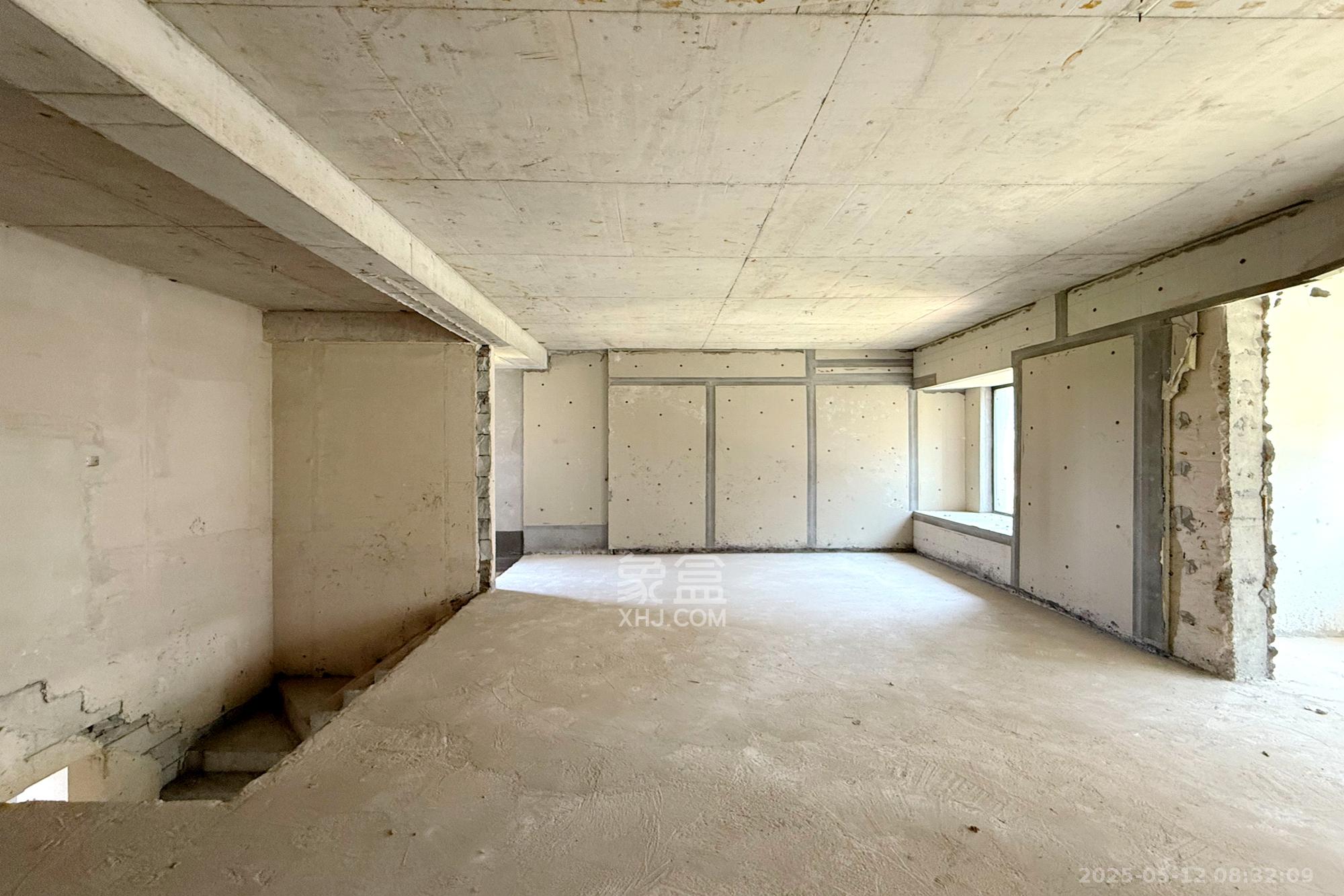 阳光城联利悦澜府  4室2厅2卫    122.0万 阳光城联利悦澜府  4室2厅2卫    122.0万卧室