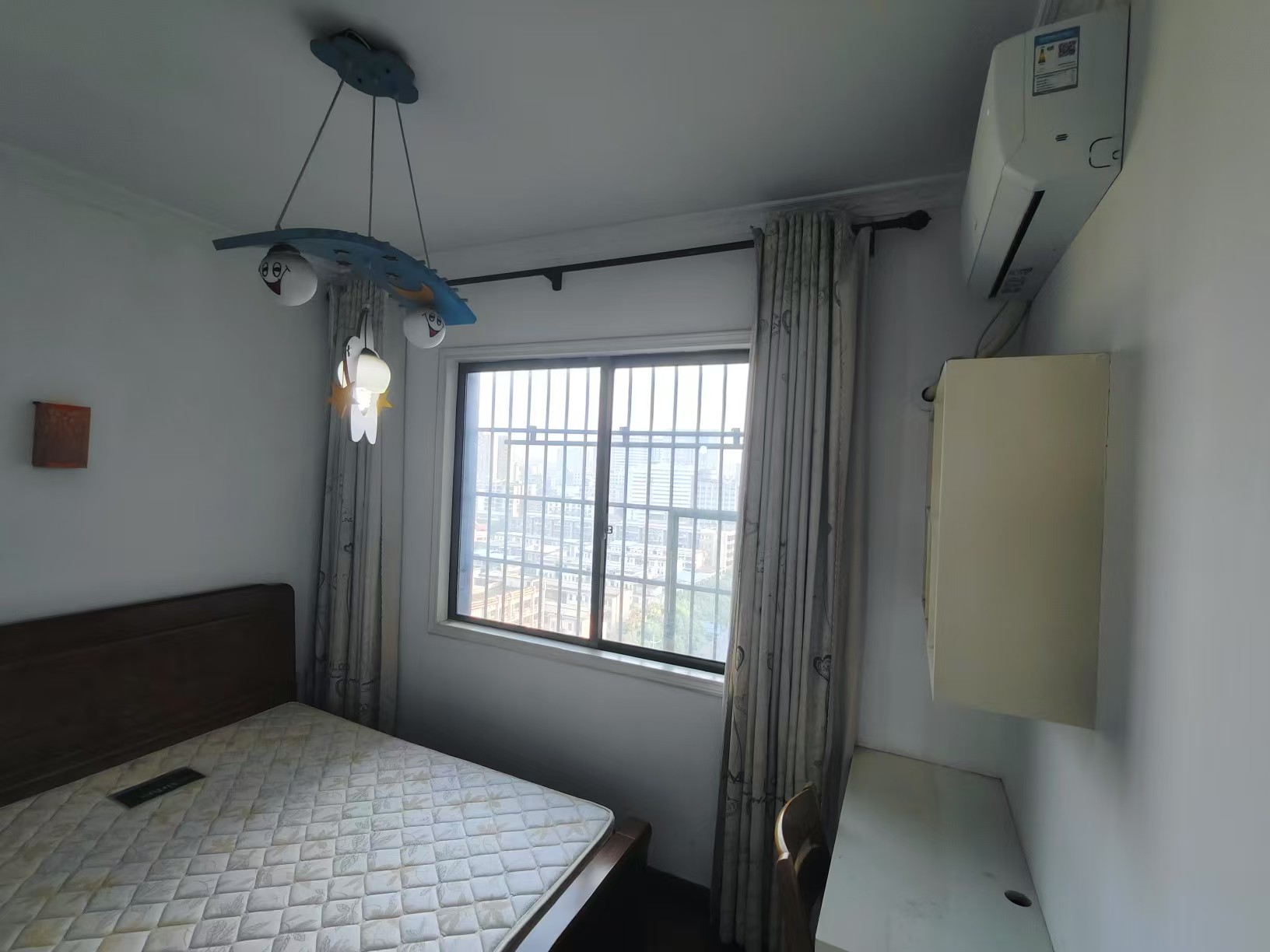 富华大厦  3室2厅2卫   1800.00元/月户型图