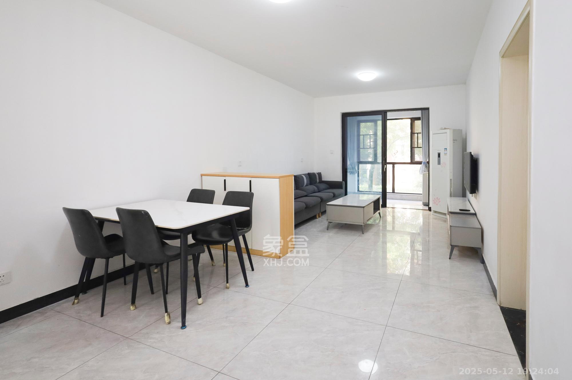 绿地海外滩二期 3室2厅2卫 60.0万 绿地海外滩二期 3室2厅2卫 60.0万客厅