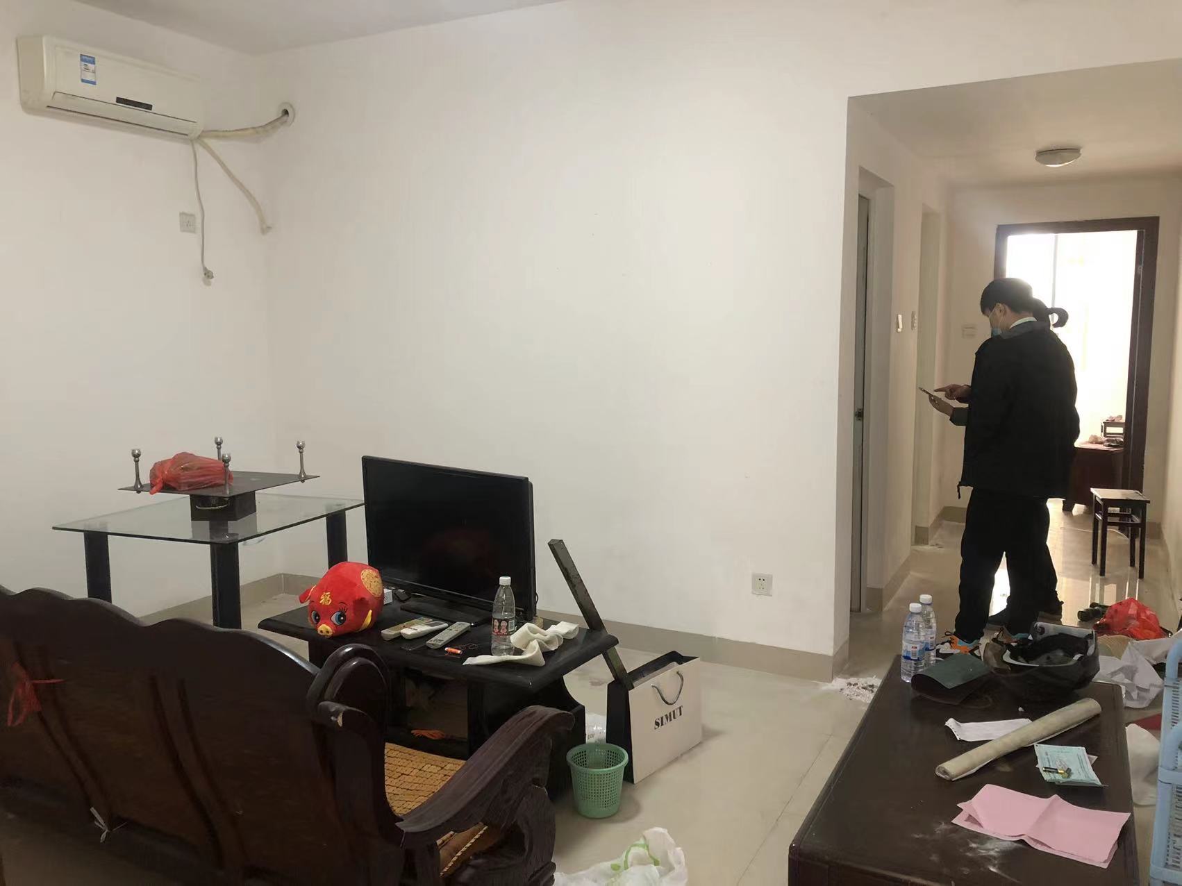 先锋银座  1室1厅1卫    1300.0元/月 先锋银座  1室1厅1卫    1300.0元/月室内图