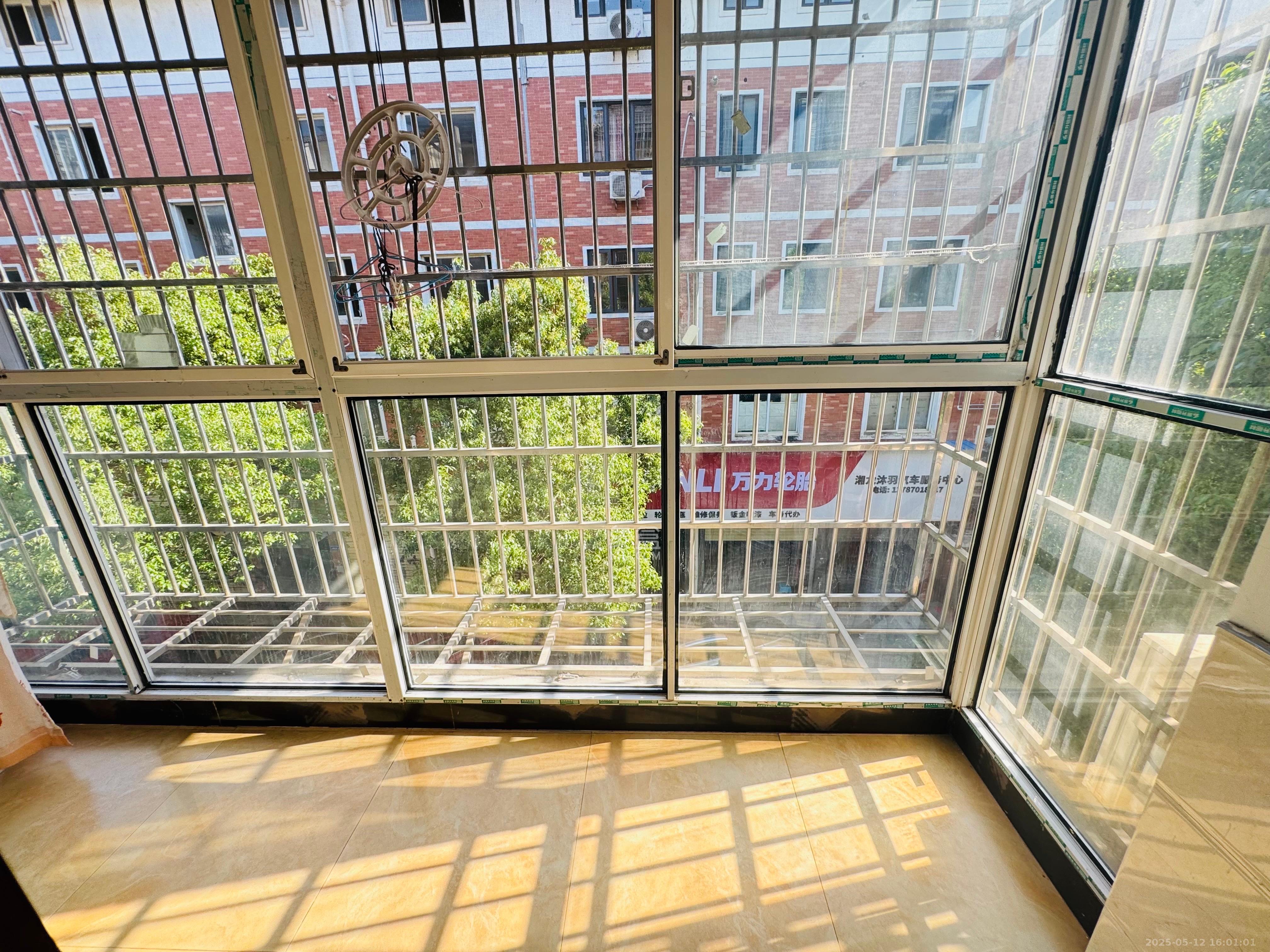 金鹰机电大市场  2室2厅1卫    1100.0元/月 金鹰机电大市场  2室2厅1卫    1100.0元/月室内图