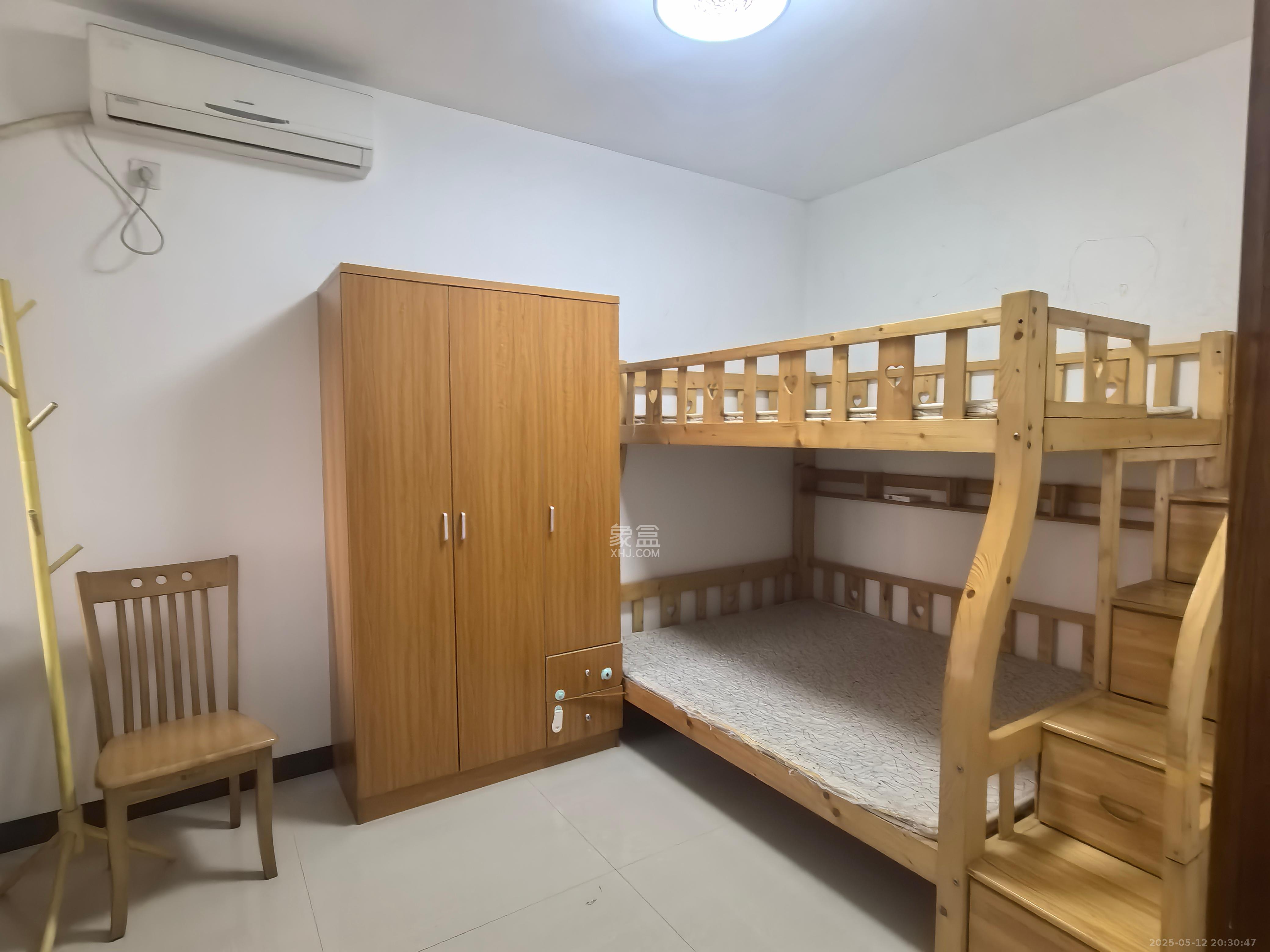 三一街区  3室2厅1卫   1600.00元/月室内图