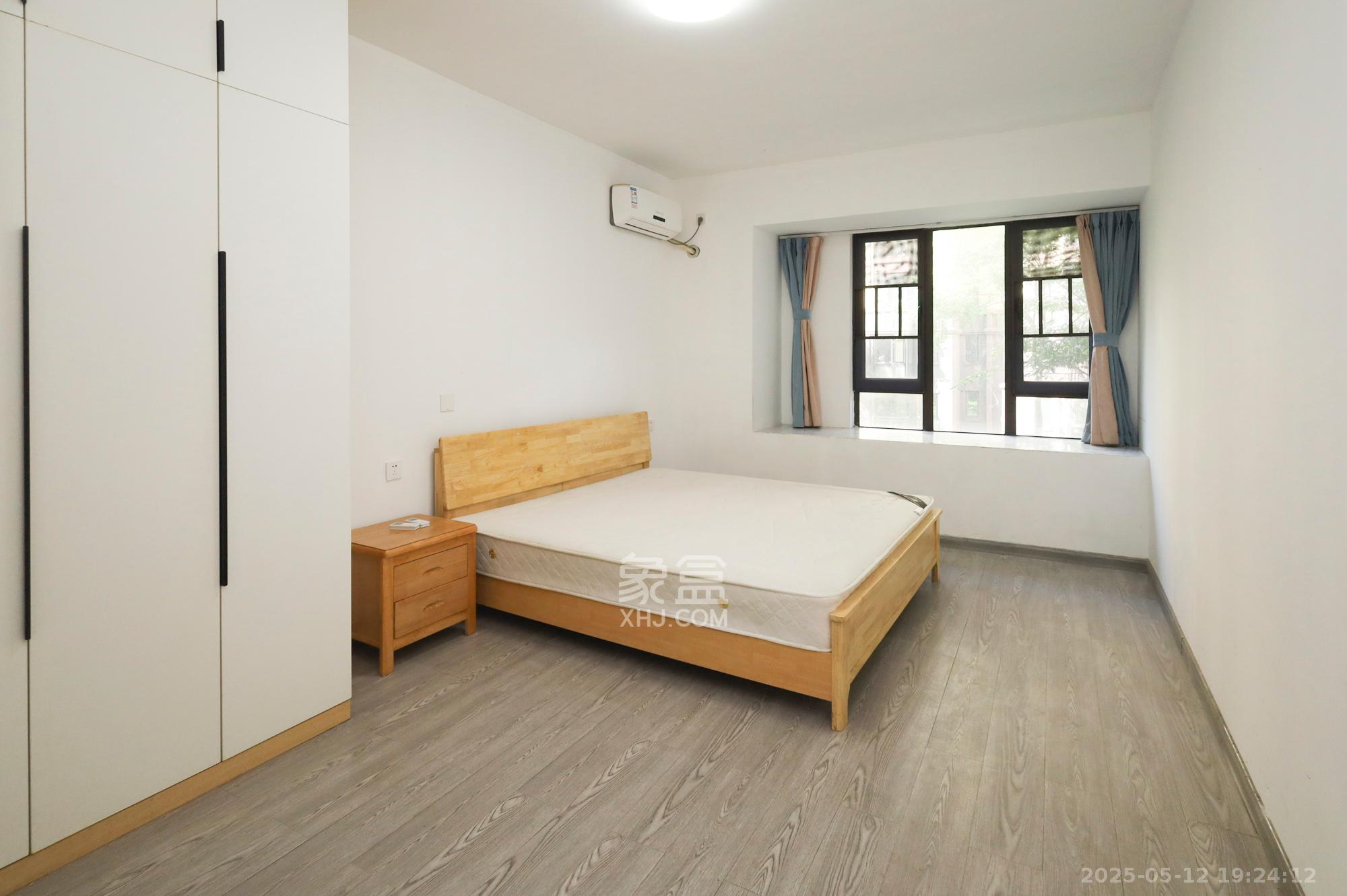 绿地海外滩二期 3室2厅2卫 60.0万 绿地海外滩二期 3室2厅2卫 60.0万卧室