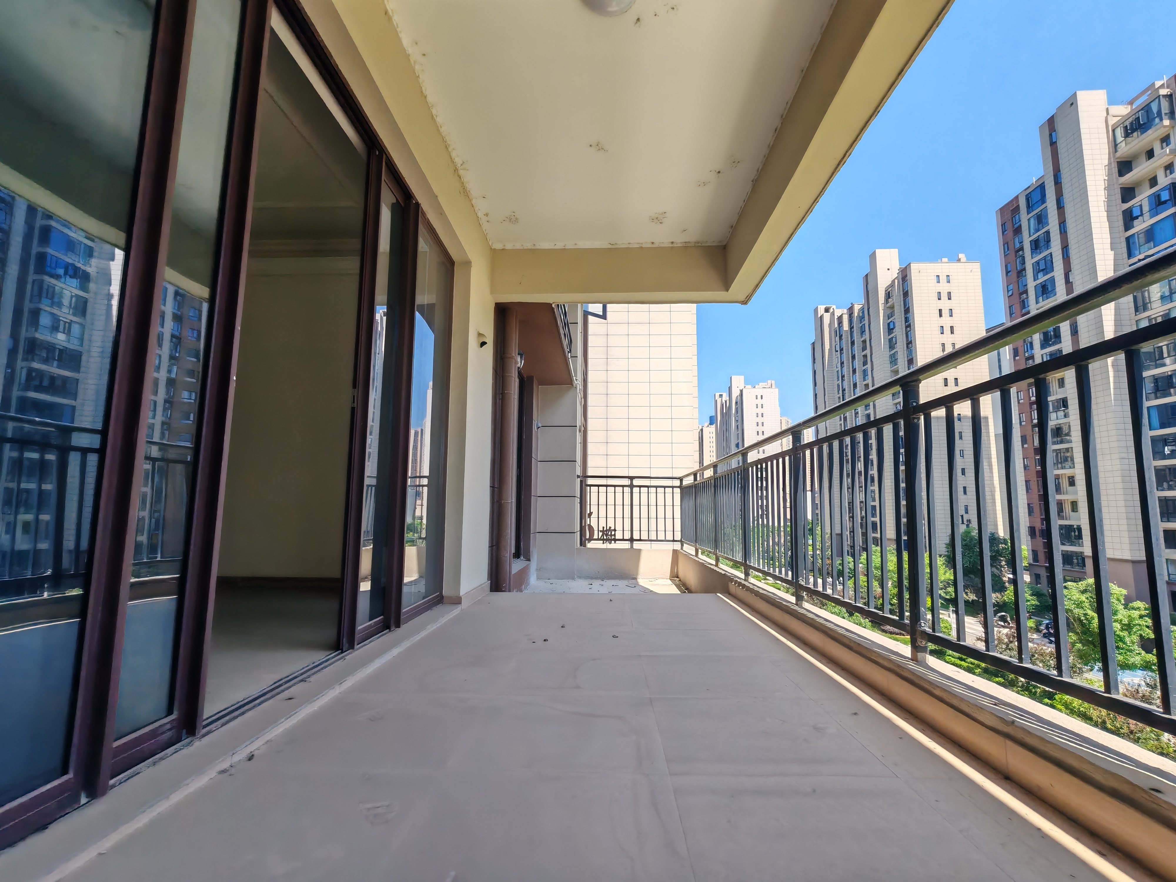 碧桂园豪园-二期  5室2厅3卫    158.0万客厅