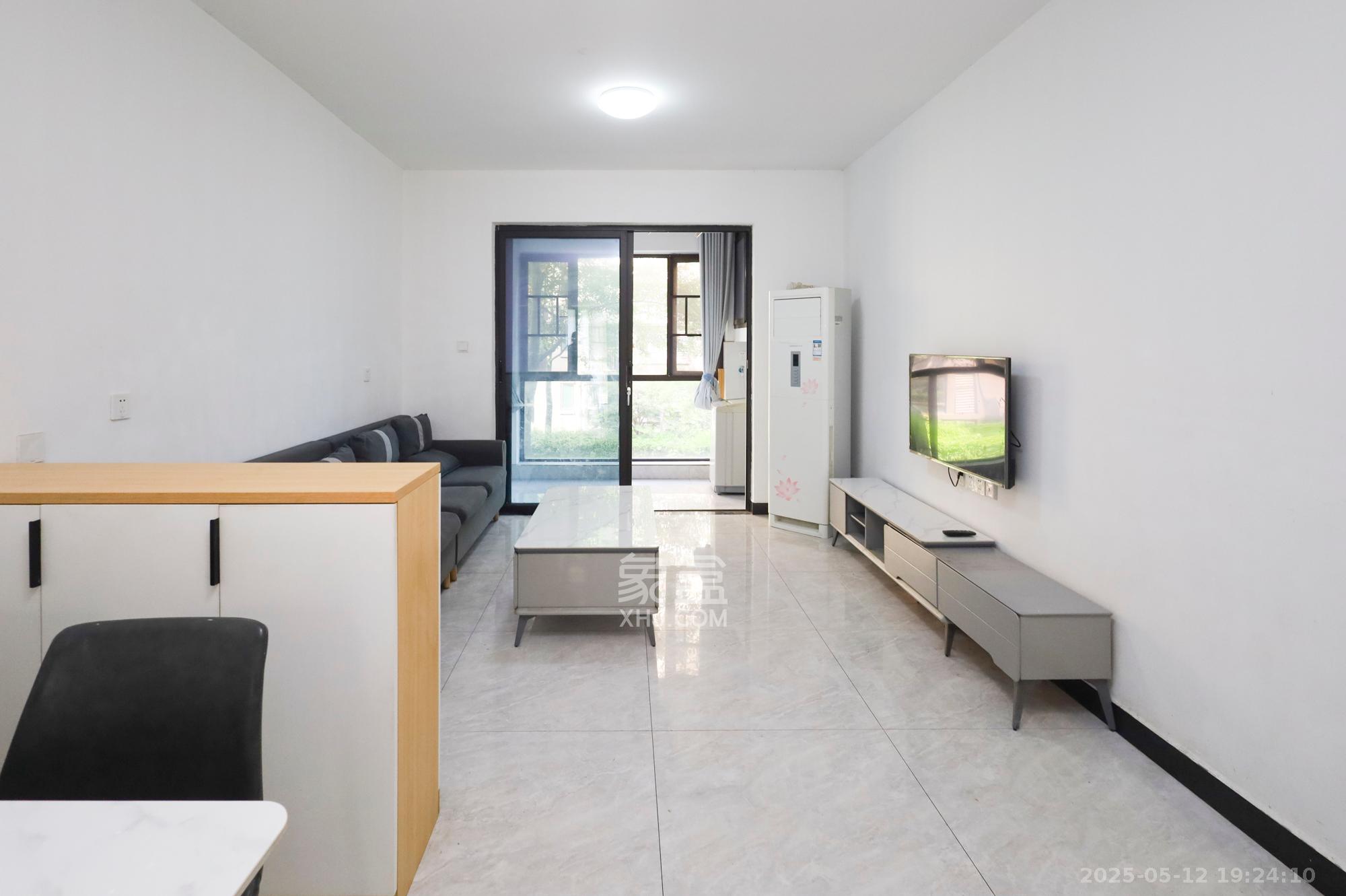 绿地海外滩二期 3室2厅2卫 60.0万 绿地海外滩二期 3室2厅2卫 60.0万客厅