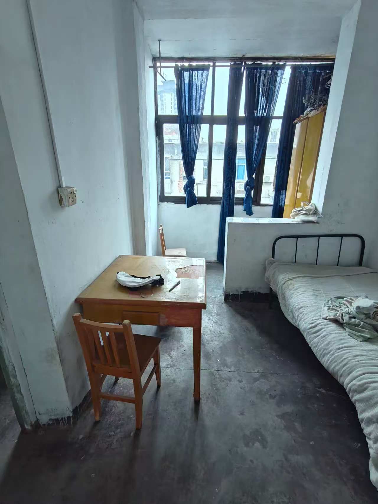 梓园社区(麻纺厂宿舍) 2室1厅1卫 200.0元/月 梓园社区(麻纺厂宿舍) 2室1厅1卫 200.0元/月室内图