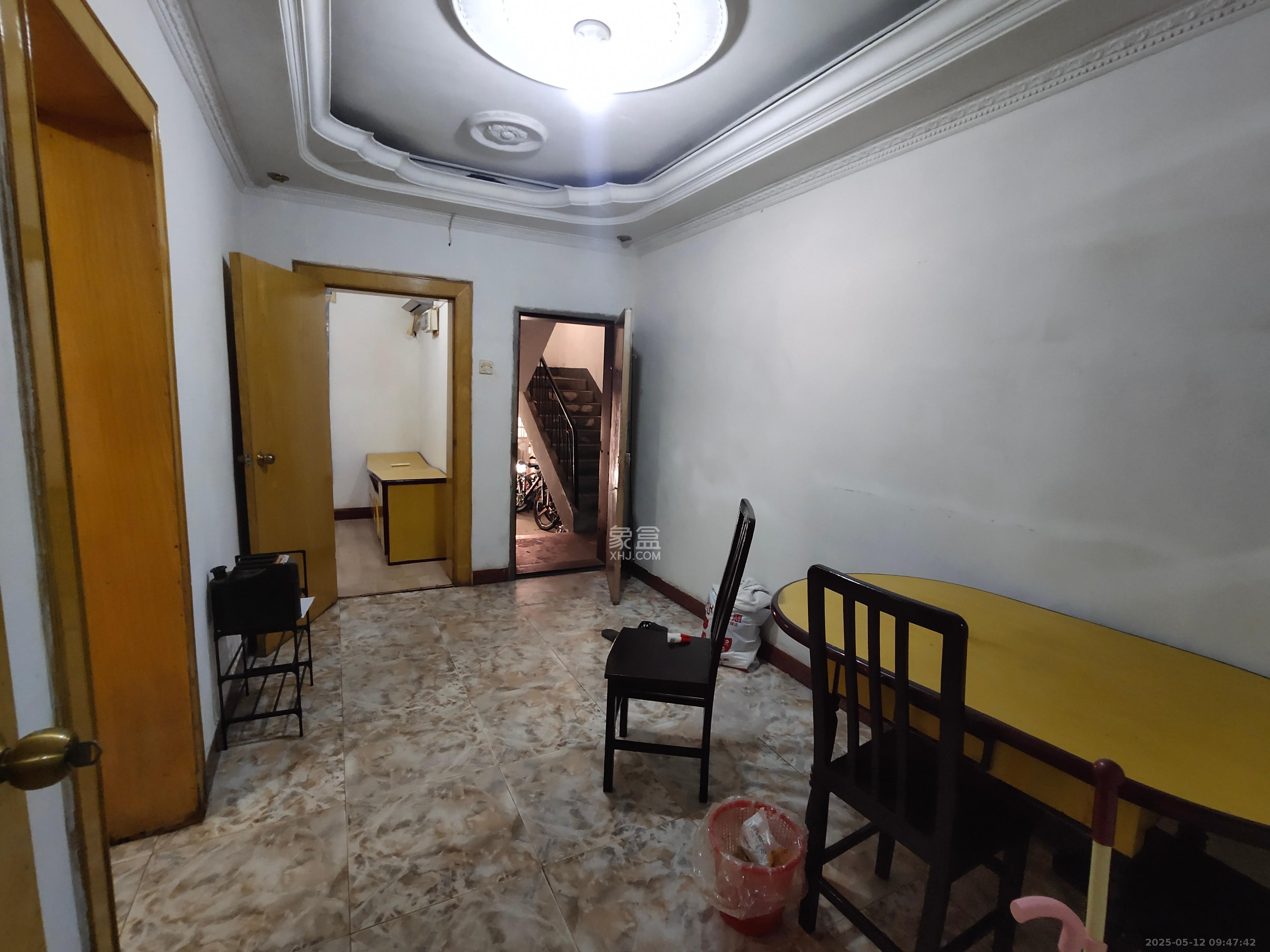 华达家园 4室2厅1卫 1800.0元/月 华达家园 4室2厅1卫 1800.0元/月室内图