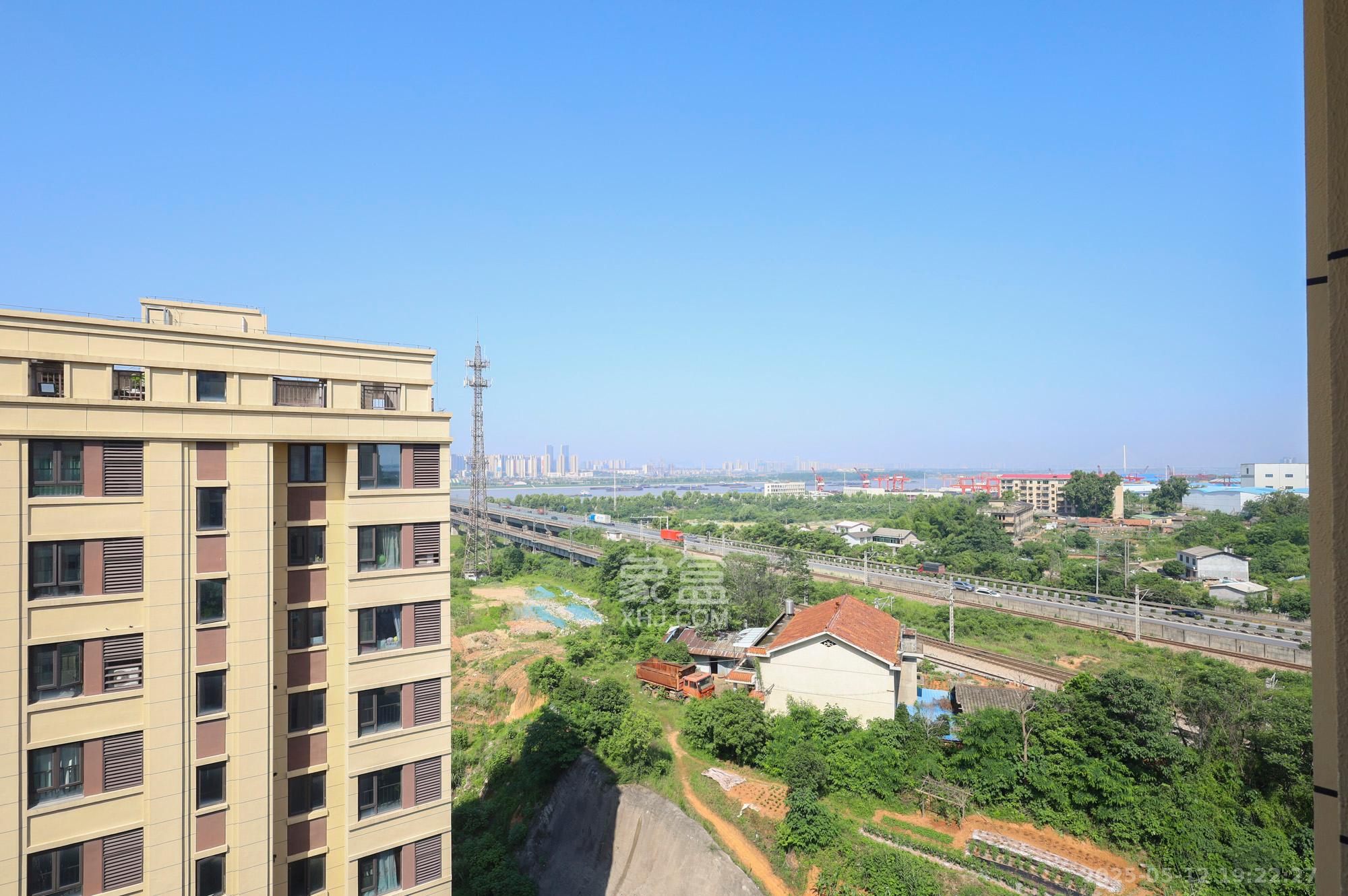 绿地海外滩二期  3室2厅1卫   55.00万其他