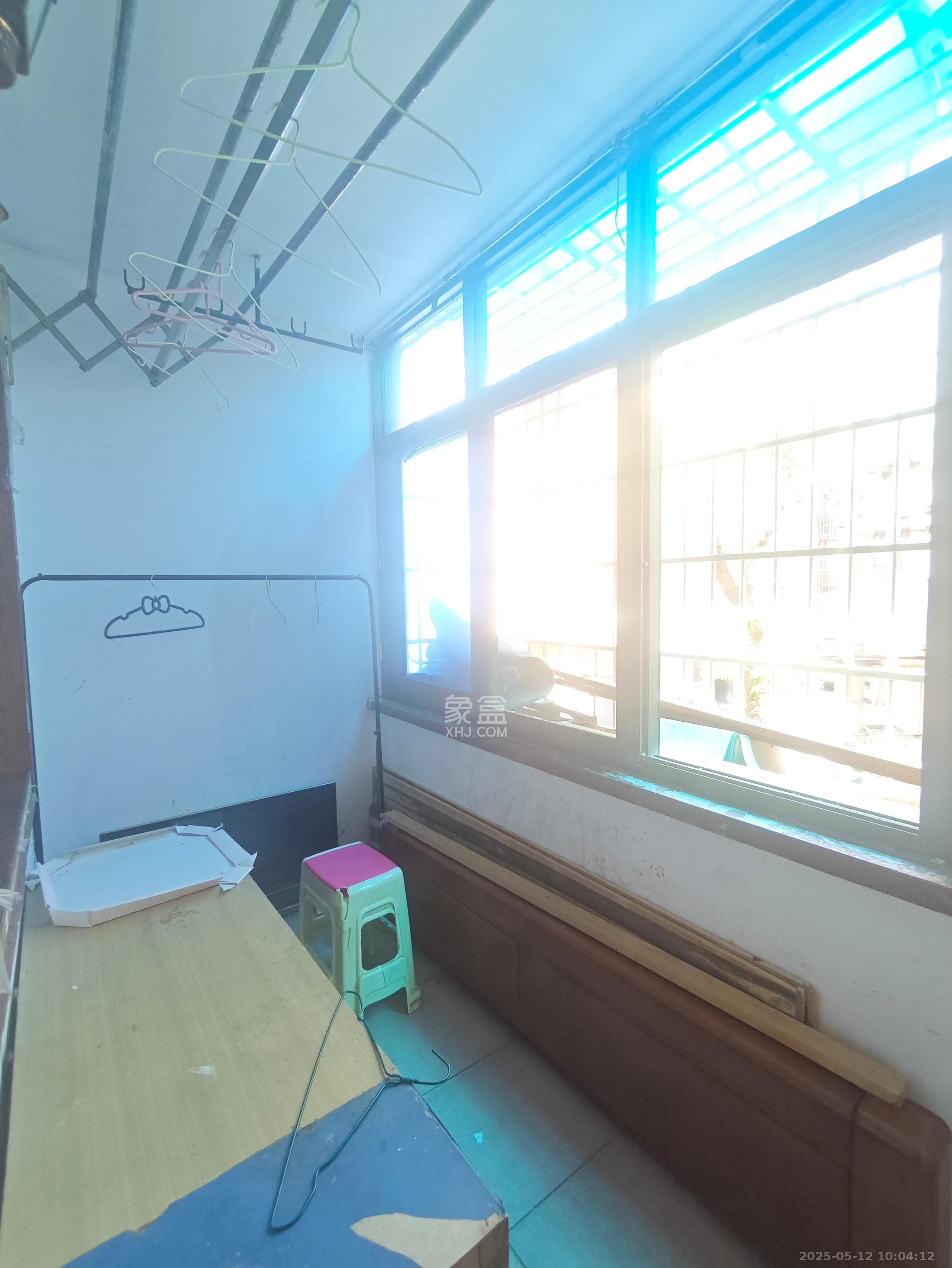 文艺新村  2室1厅1卫   1600.00元/月室内图