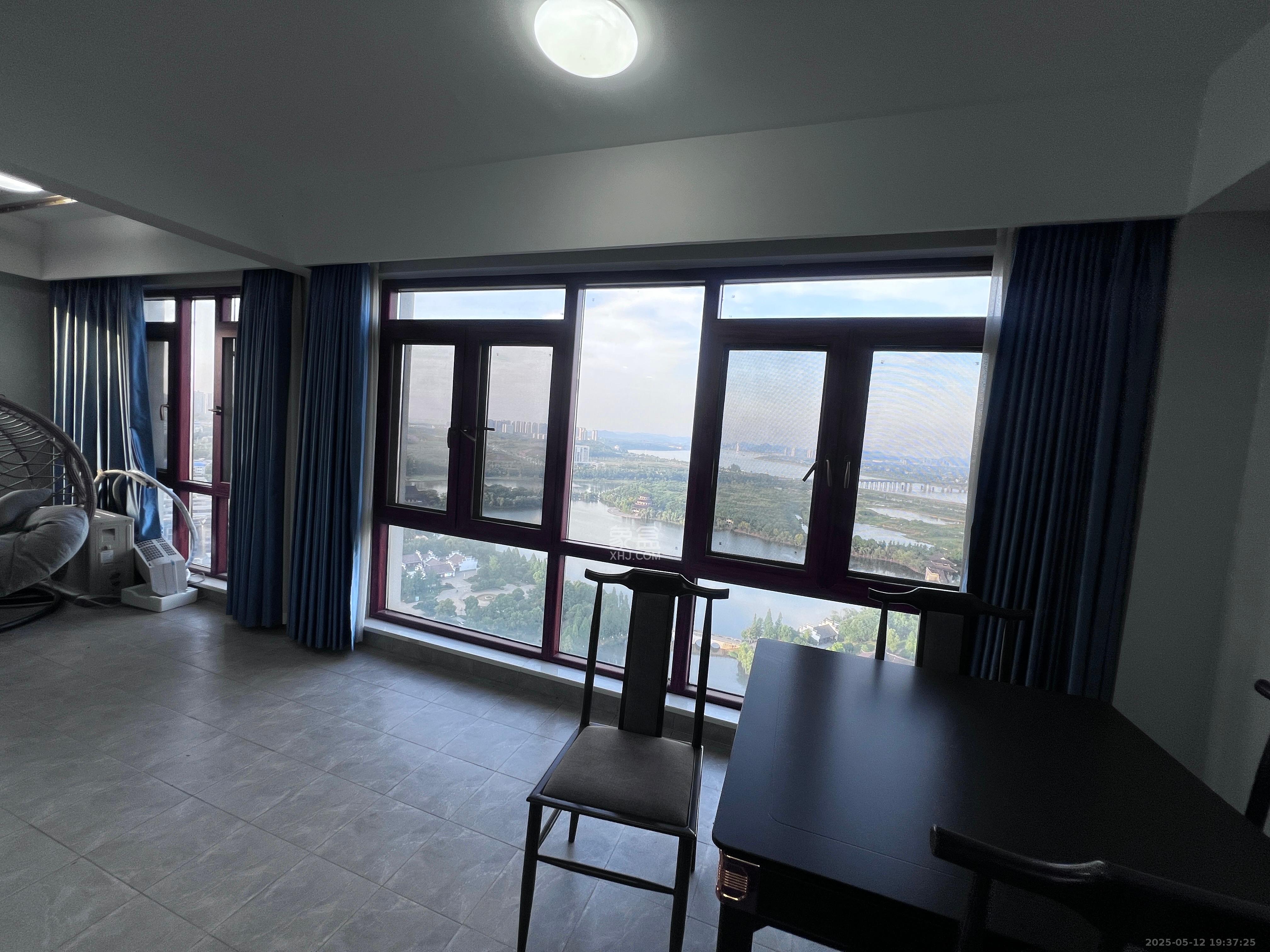 湾田九华湖畔壹号 5室2厅2卫 138.0万 湾田九华湖畔壹号 5室2厅2卫 138.0万客厅