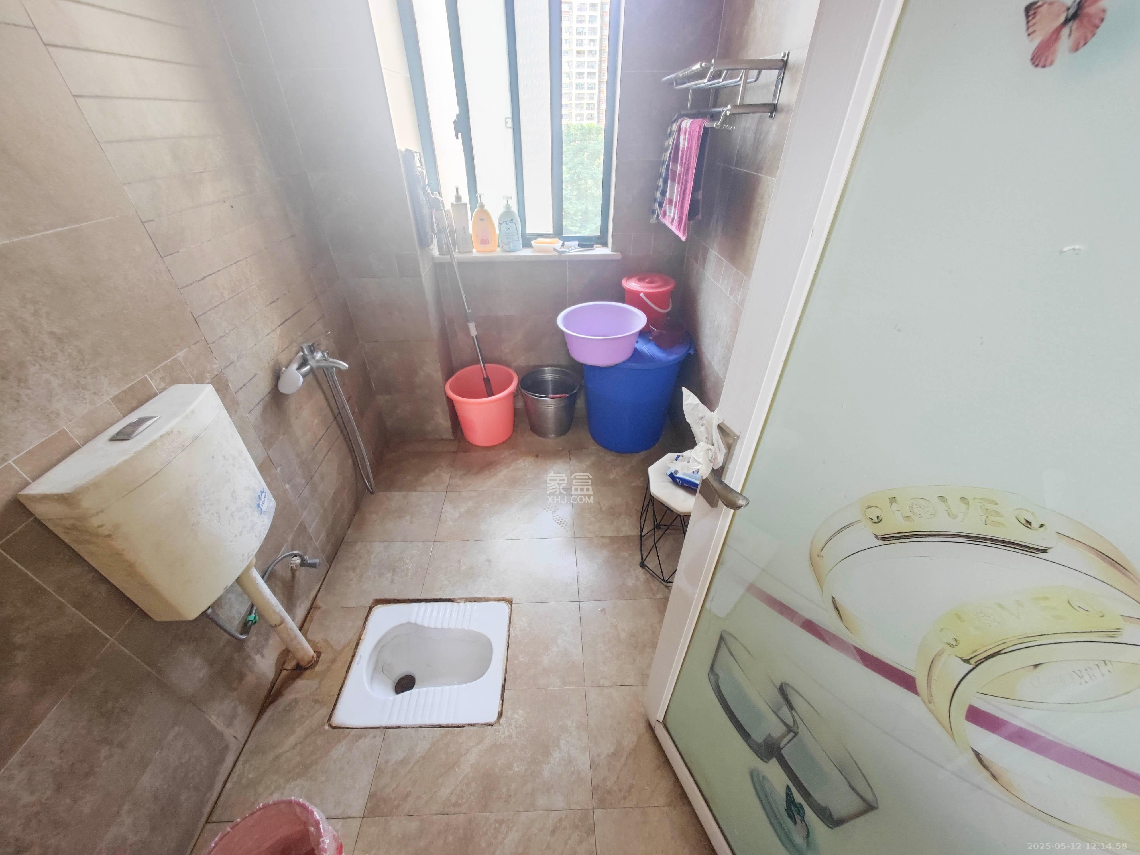 华盛世纪新城 3室2厅2卫 95.0万 华盛世纪新城 3室2厅2卫 95.0万卫生间