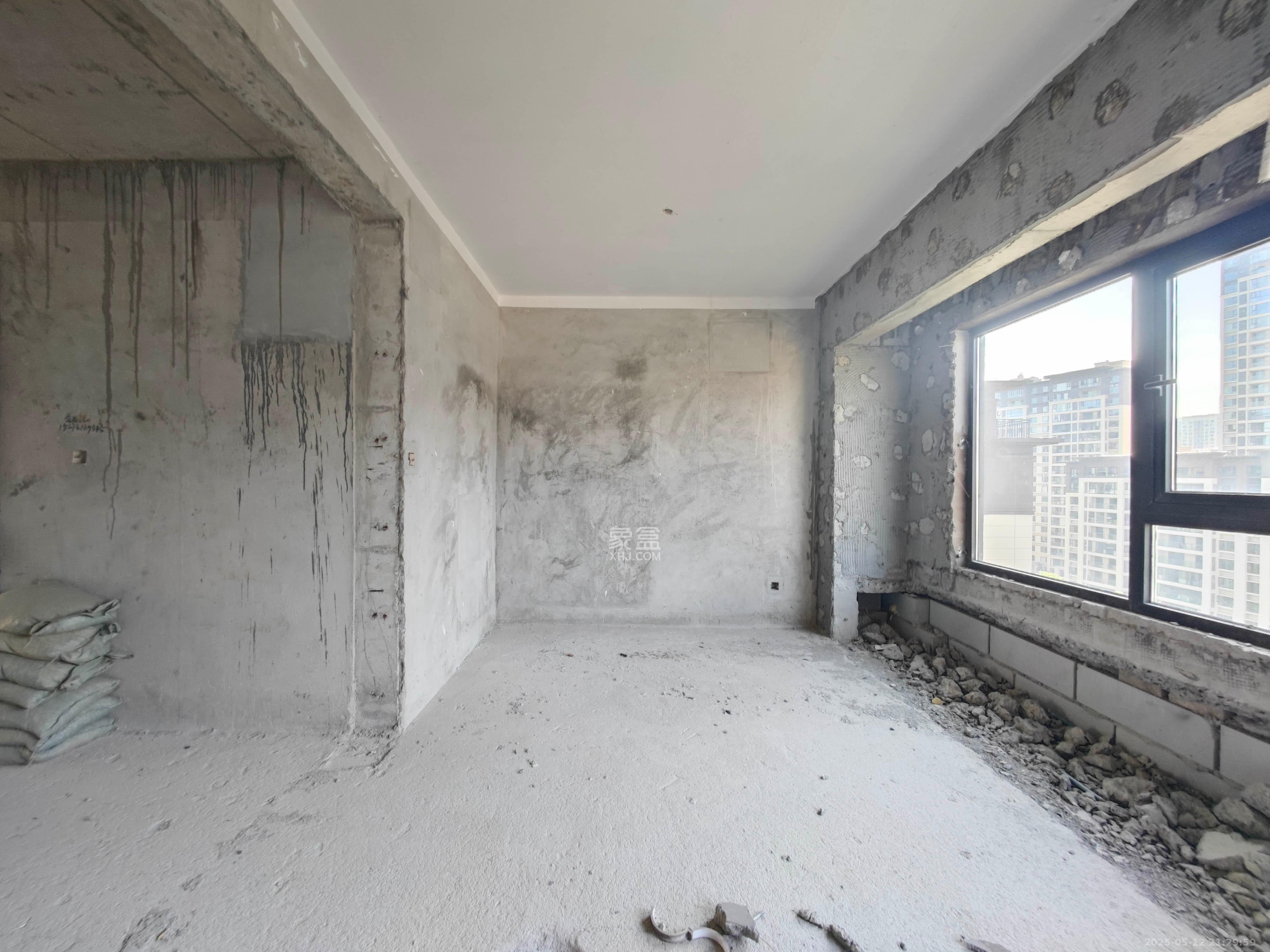 远洋红星天铂一期 6室2厅3卫 225.0万 远洋红星天铂一期 6室2厅3卫 225.0万卧室