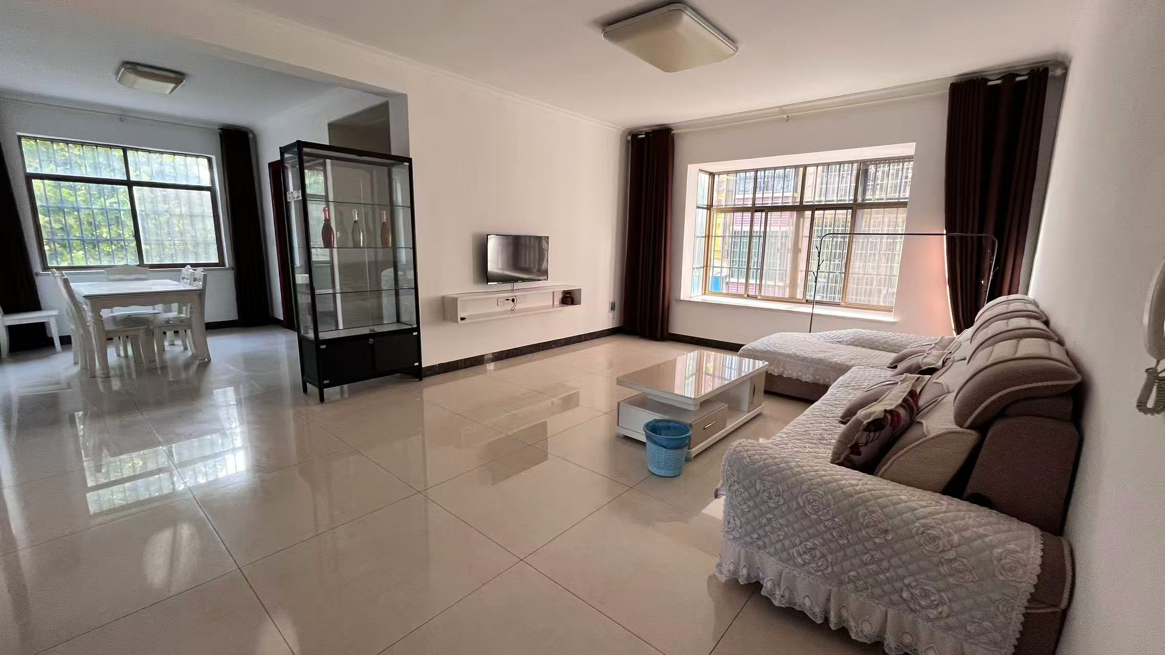 江家坪安置小区  1室2厅1卫    1600.0元/月 江家坪安置小区  1室2厅1卫    1600.0元/月