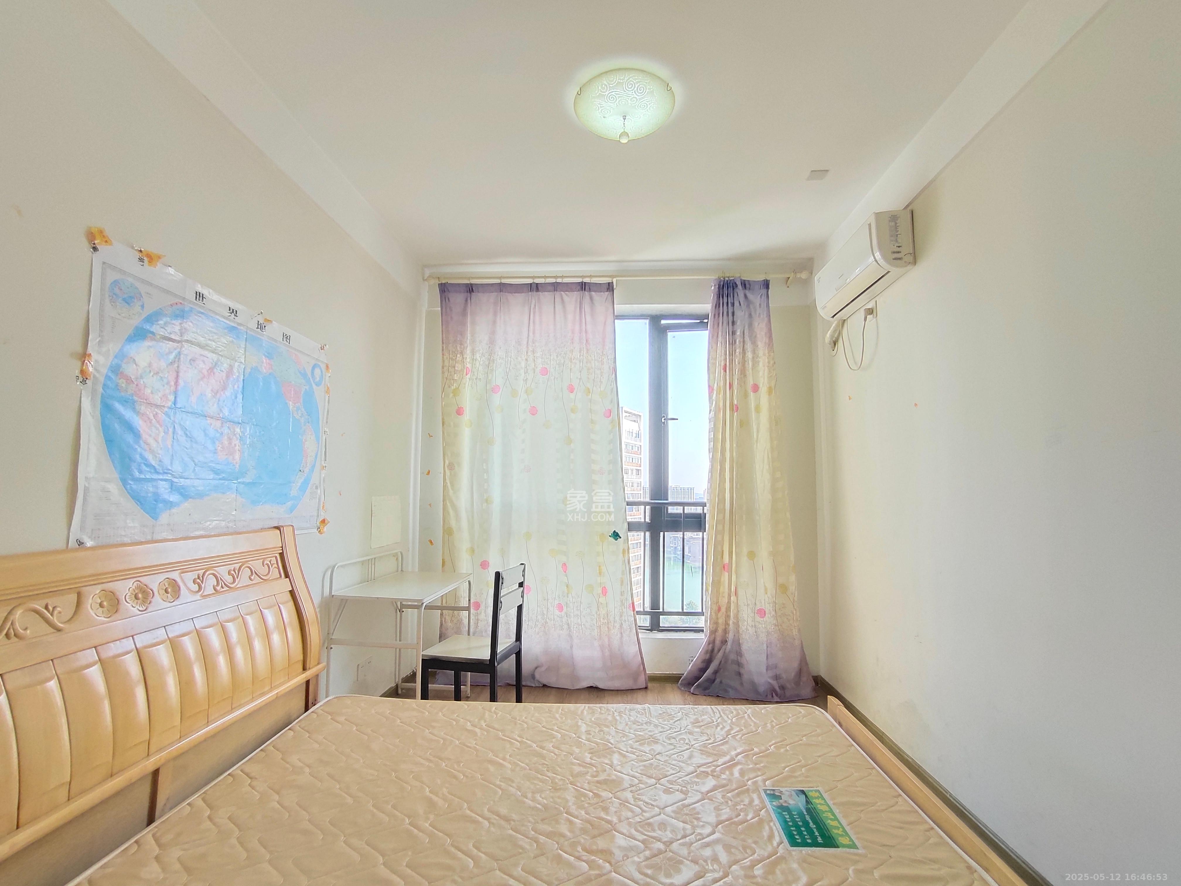 阳光100三期  3室2厅1卫   2800.00元/月室内图